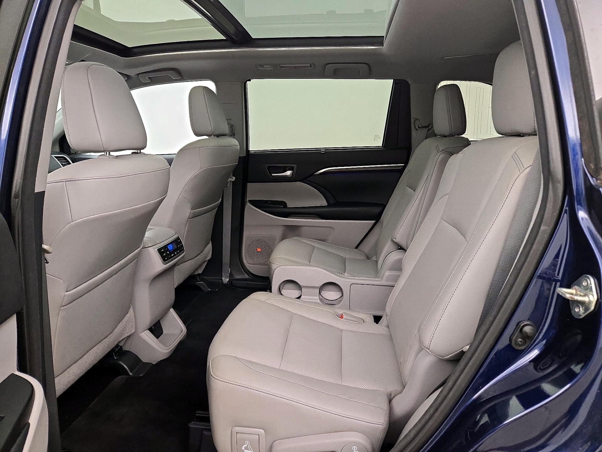 Thumbnail: 2015 Toyota Highlander - 20