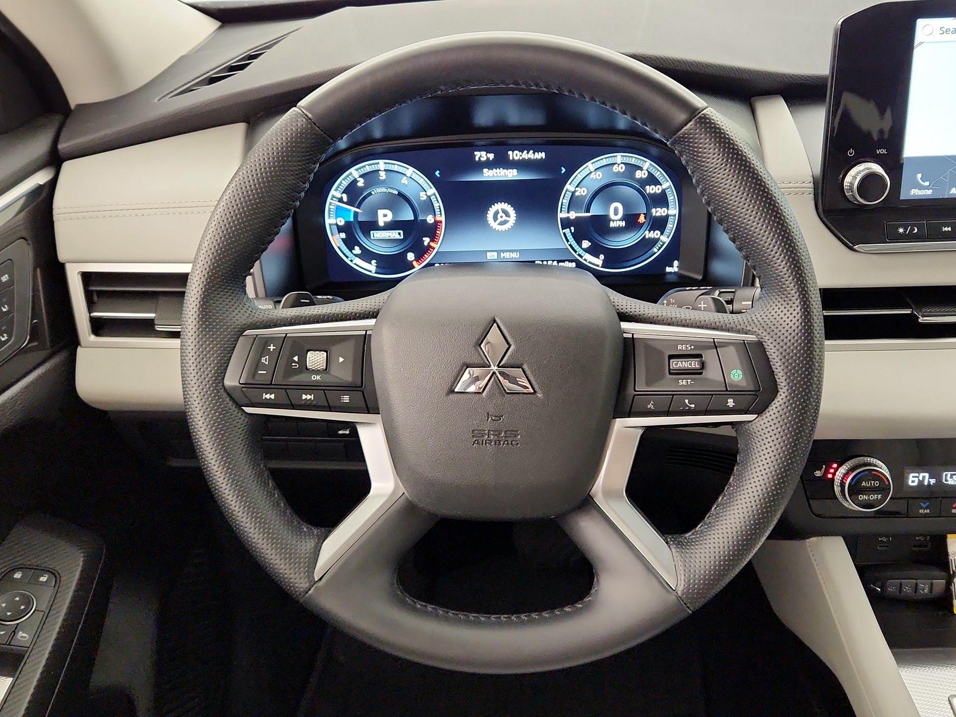 Thumbnail: 2024 Mitsubishi Outlander - 10
