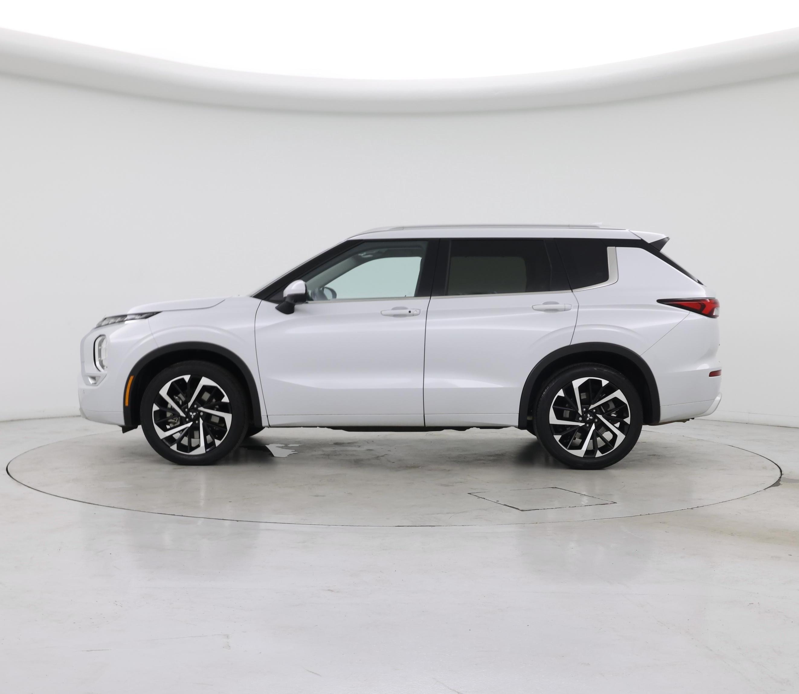 Thumbnail: 2024 Mitsubishi Outlander - 3