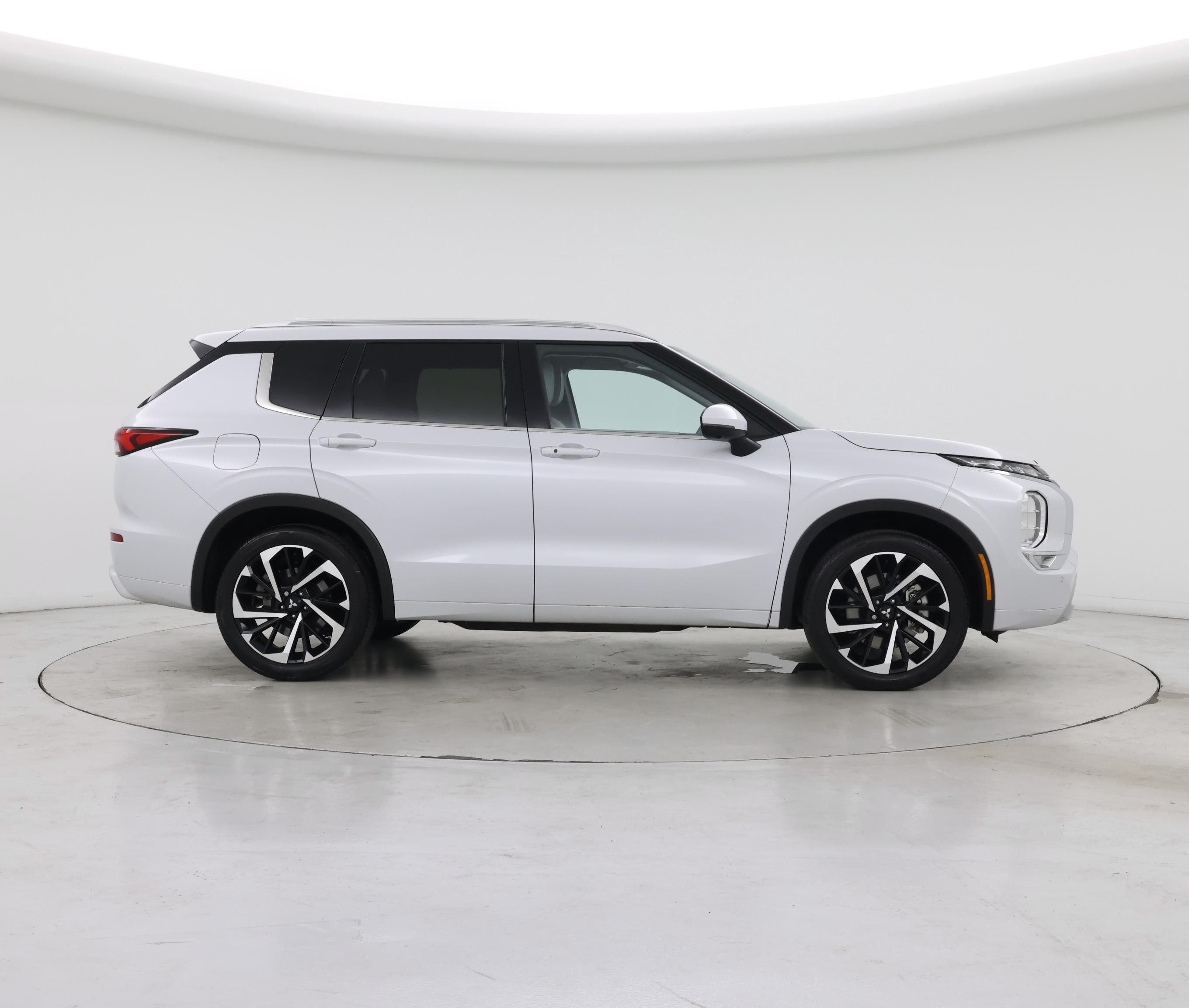 Thumbnail: 2024 Mitsubishi Outlander - 7