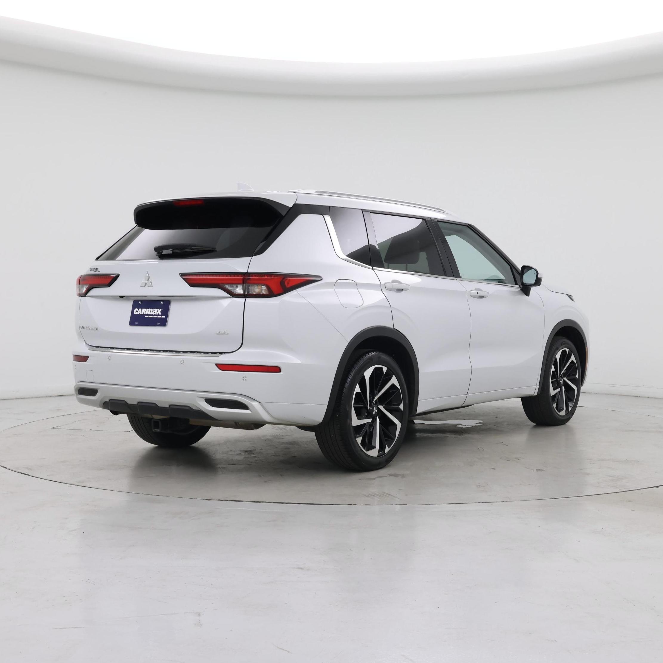 Thumbnail: 2024 Mitsubishi Outlander - 8