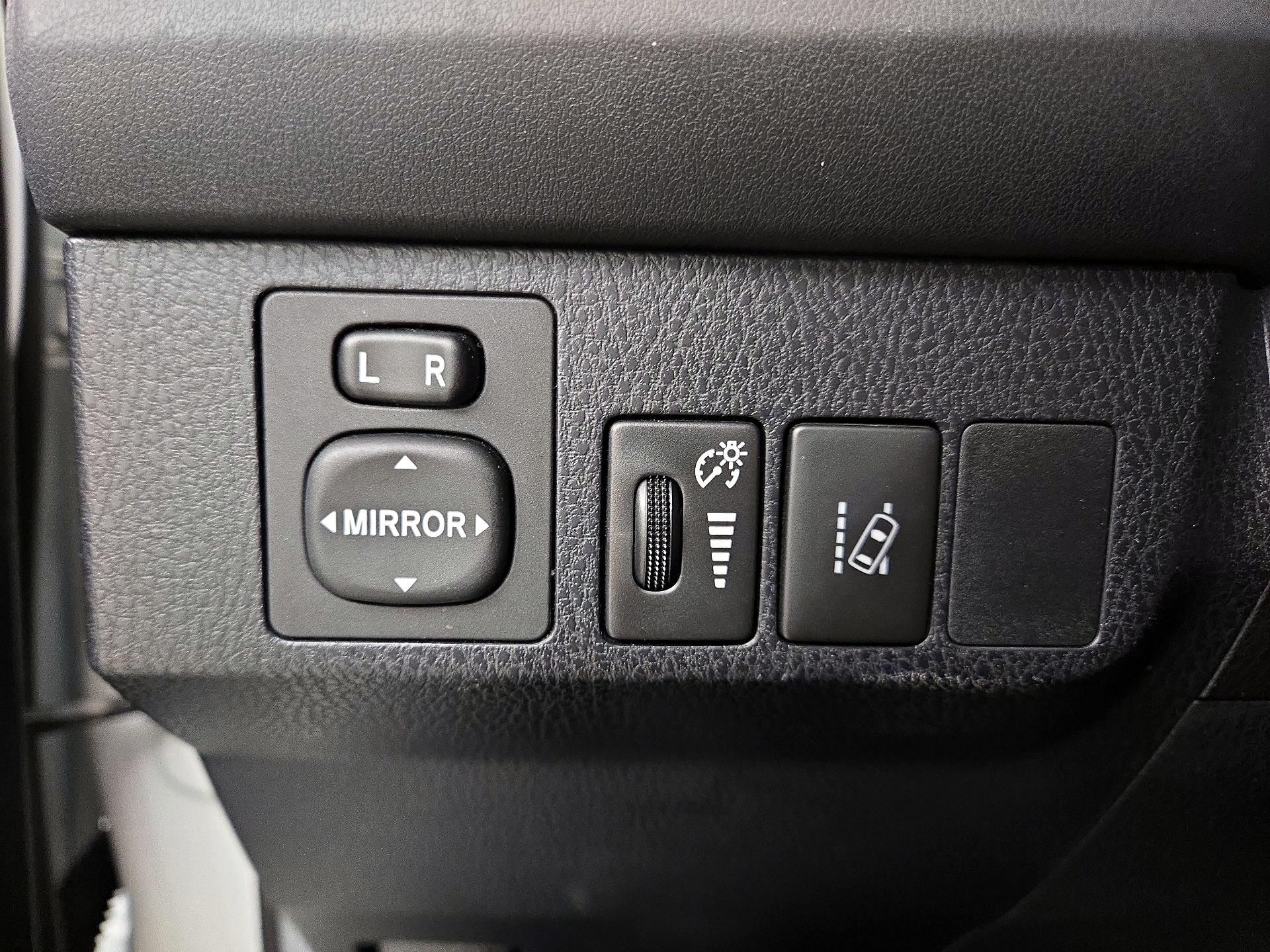 Thumbnail: 2018 Toyota RAV4 - 13