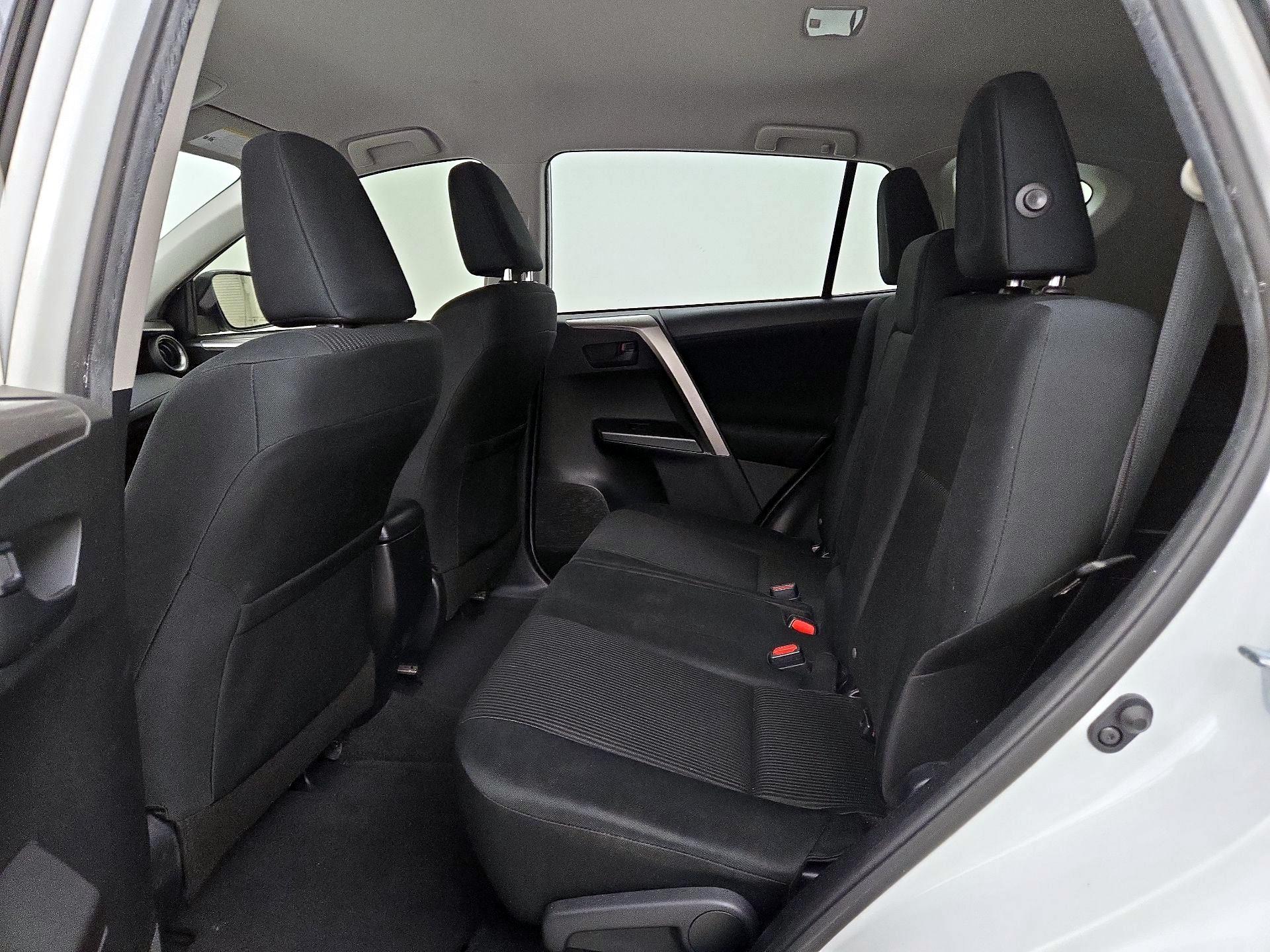 Thumbnail: 2018 Toyota RAV4 - 19