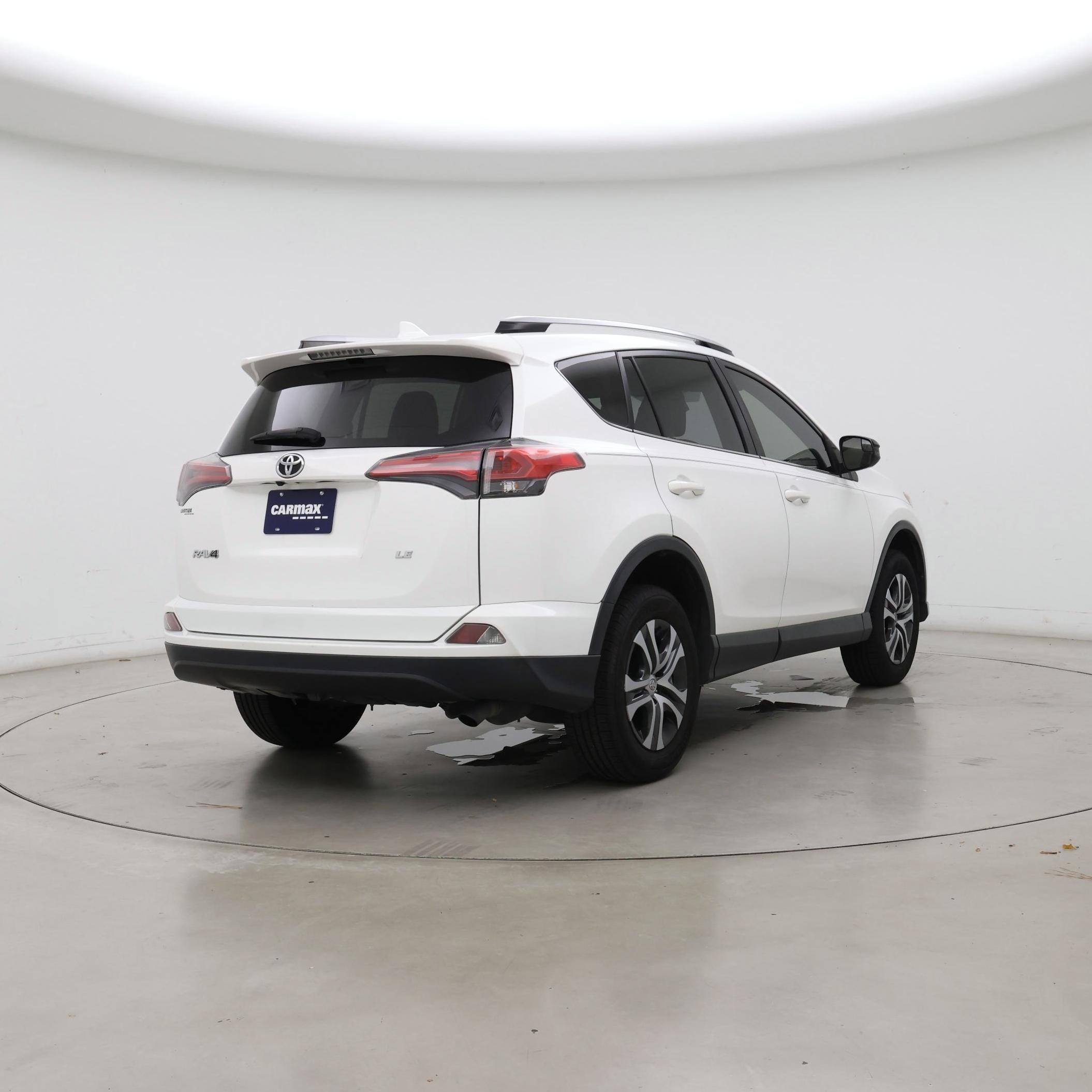 Thumbnail: 2018 Toyota RAV4 - 8