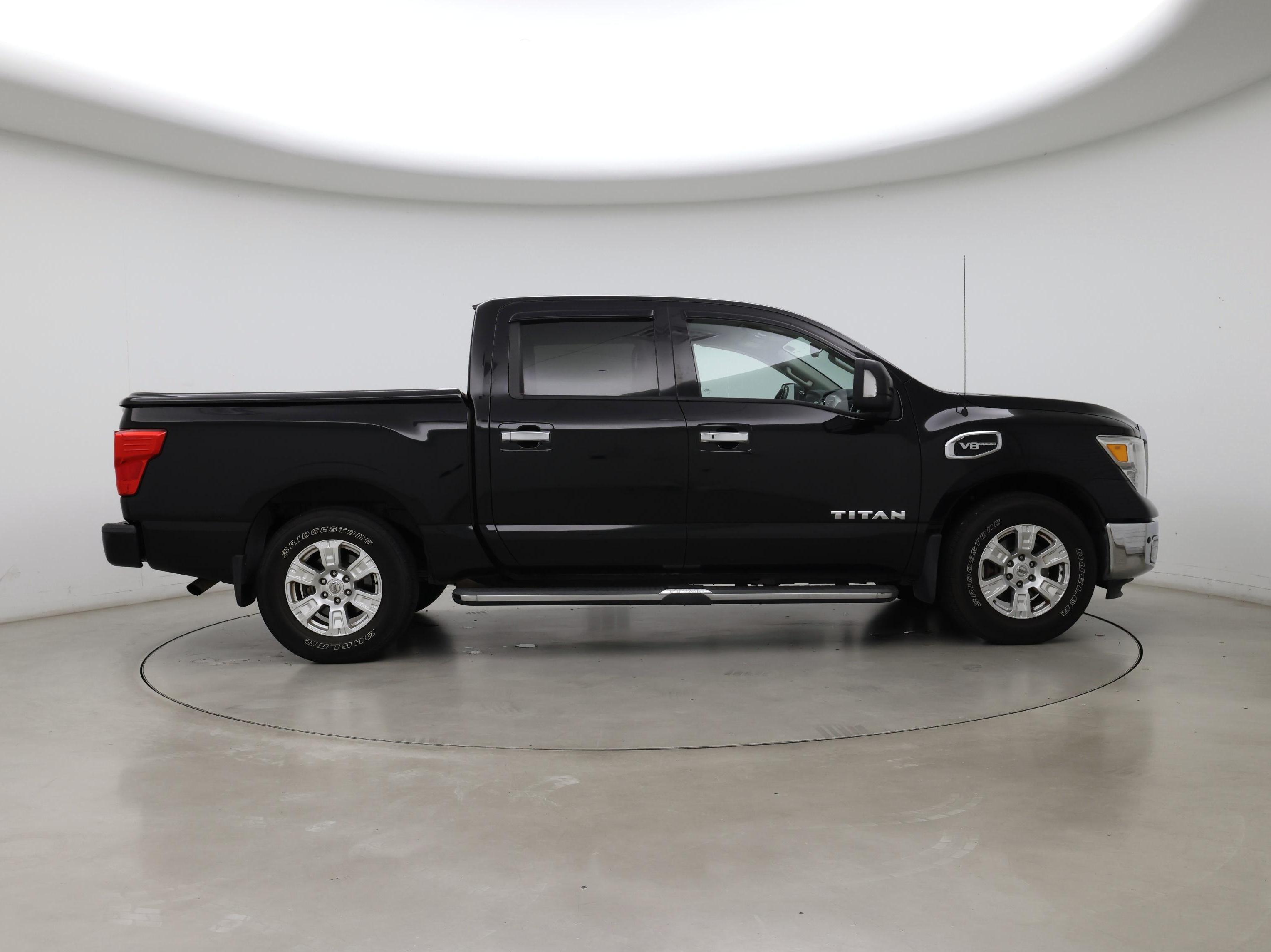 Thumbnail: 2017 Nissan Titan - 7