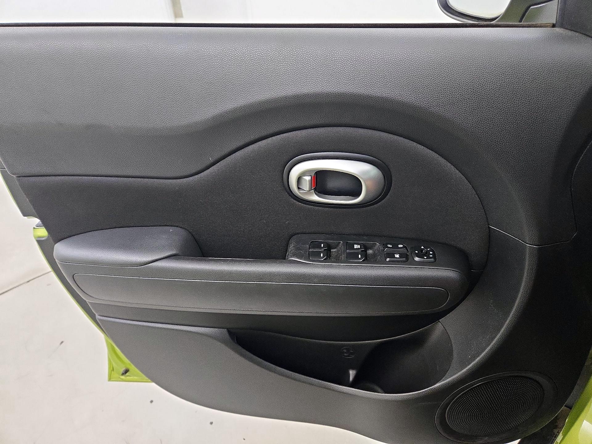 Thumbnail: 2016 Kia Soul - 12