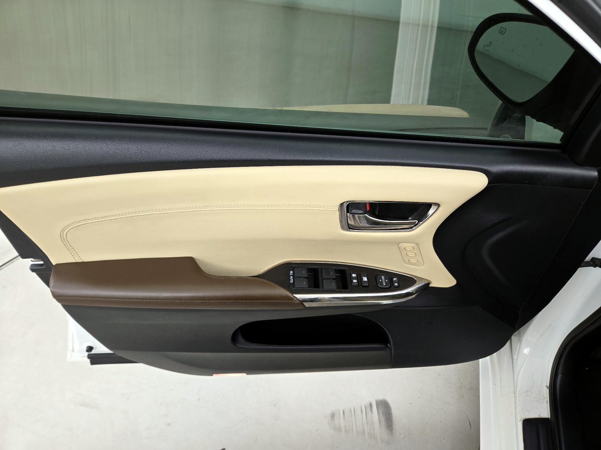 Thumbnail: 2015 Toyota Avalon - 12
