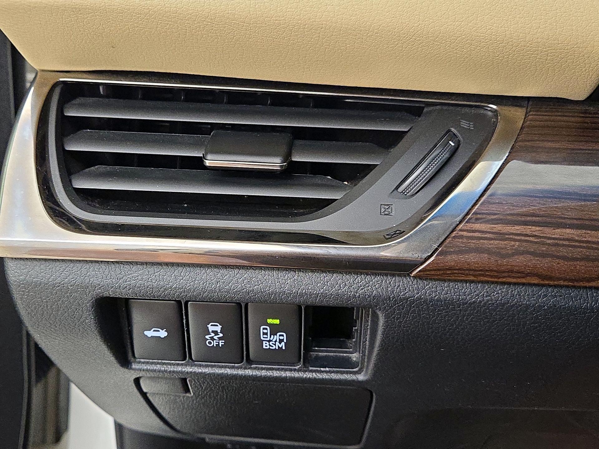 Thumbnail: 2015 Toyota Avalon - 13