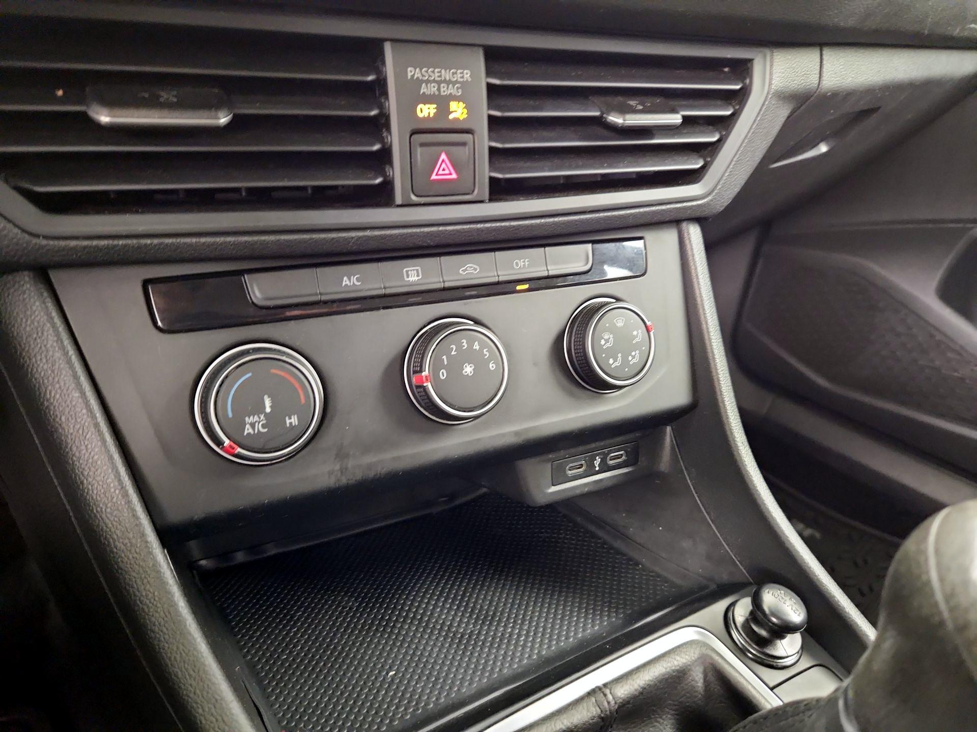 Thumbnail: 2021 Volkswagen Jetta - 16