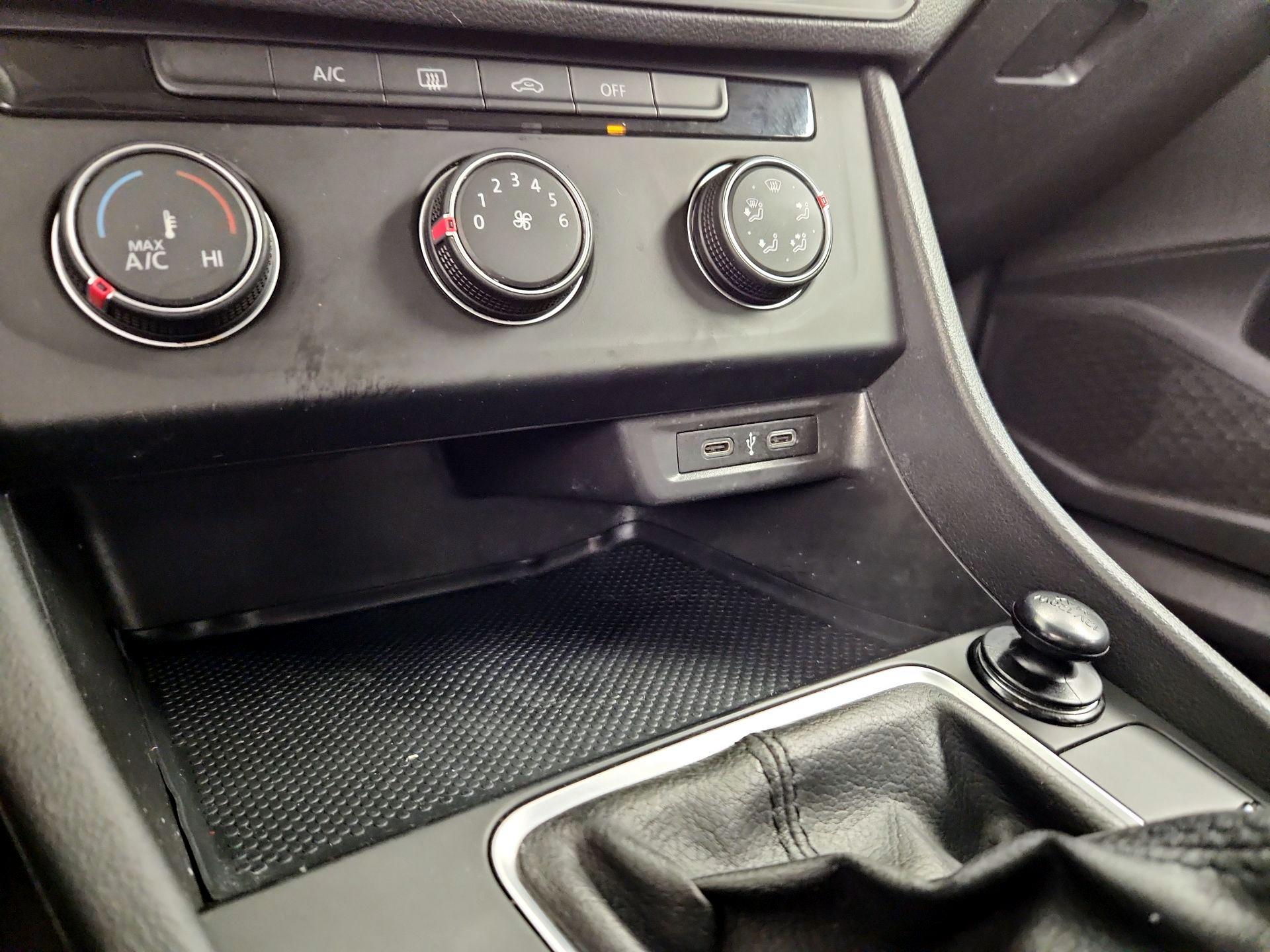 Thumbnail: 2021 Volkswagen Jetta - 18