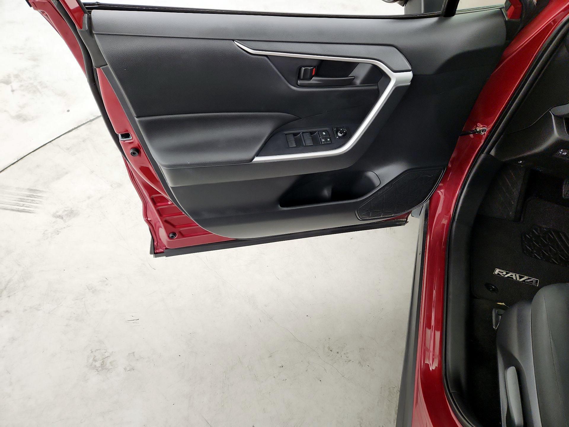 Thumbnail: 2022 Toyota RAV4 - 12