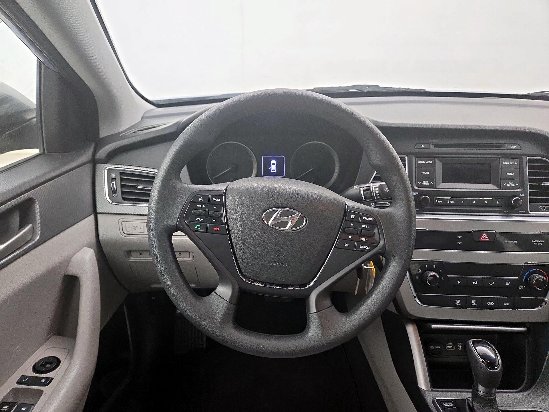 Thumbnail: 2015 Hyundai Sonata - 10