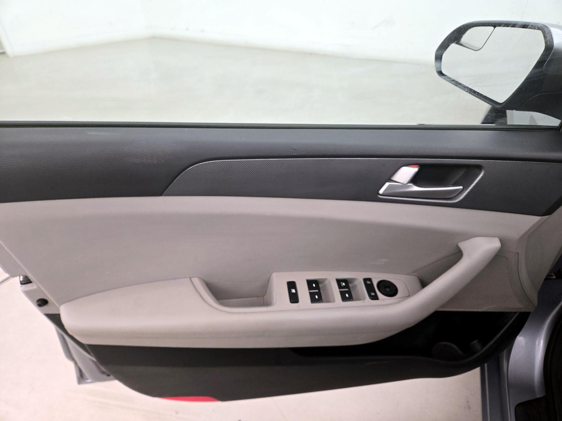 Thumbnail: 2015 Hyundai Sonata - 12