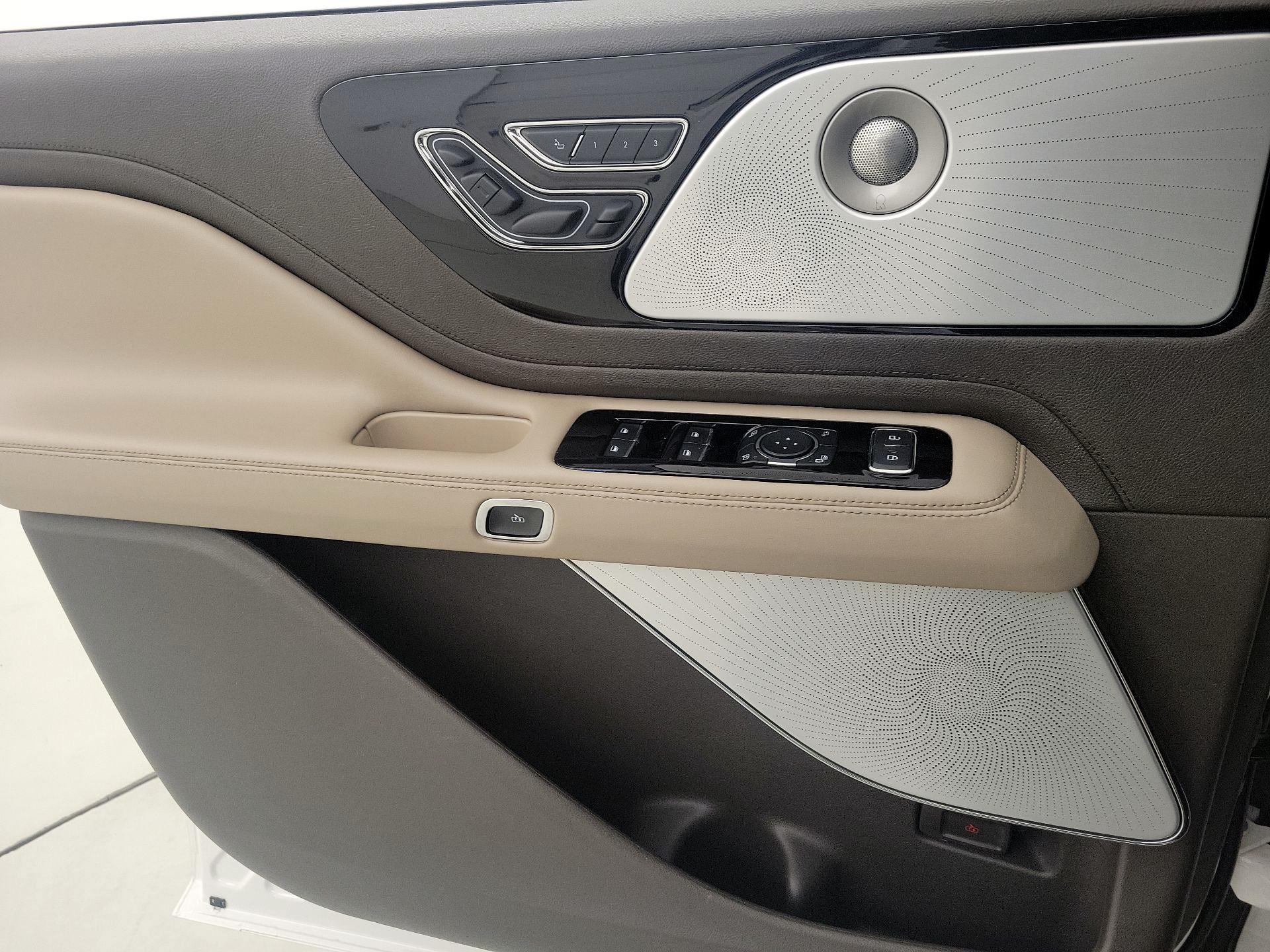 Thumbnail: 2024 Lincoln Aviator - 12