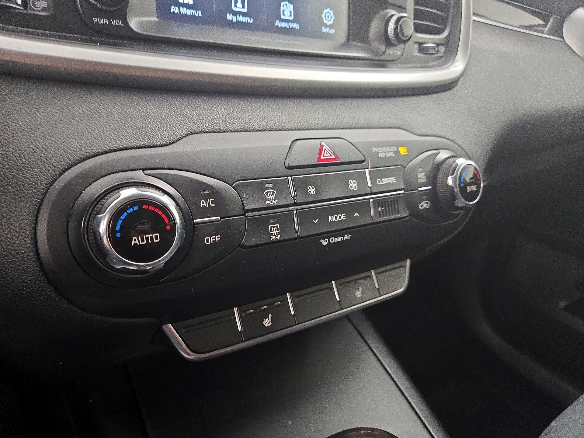 Thumbnail: 2018 Kia Sorento - 16