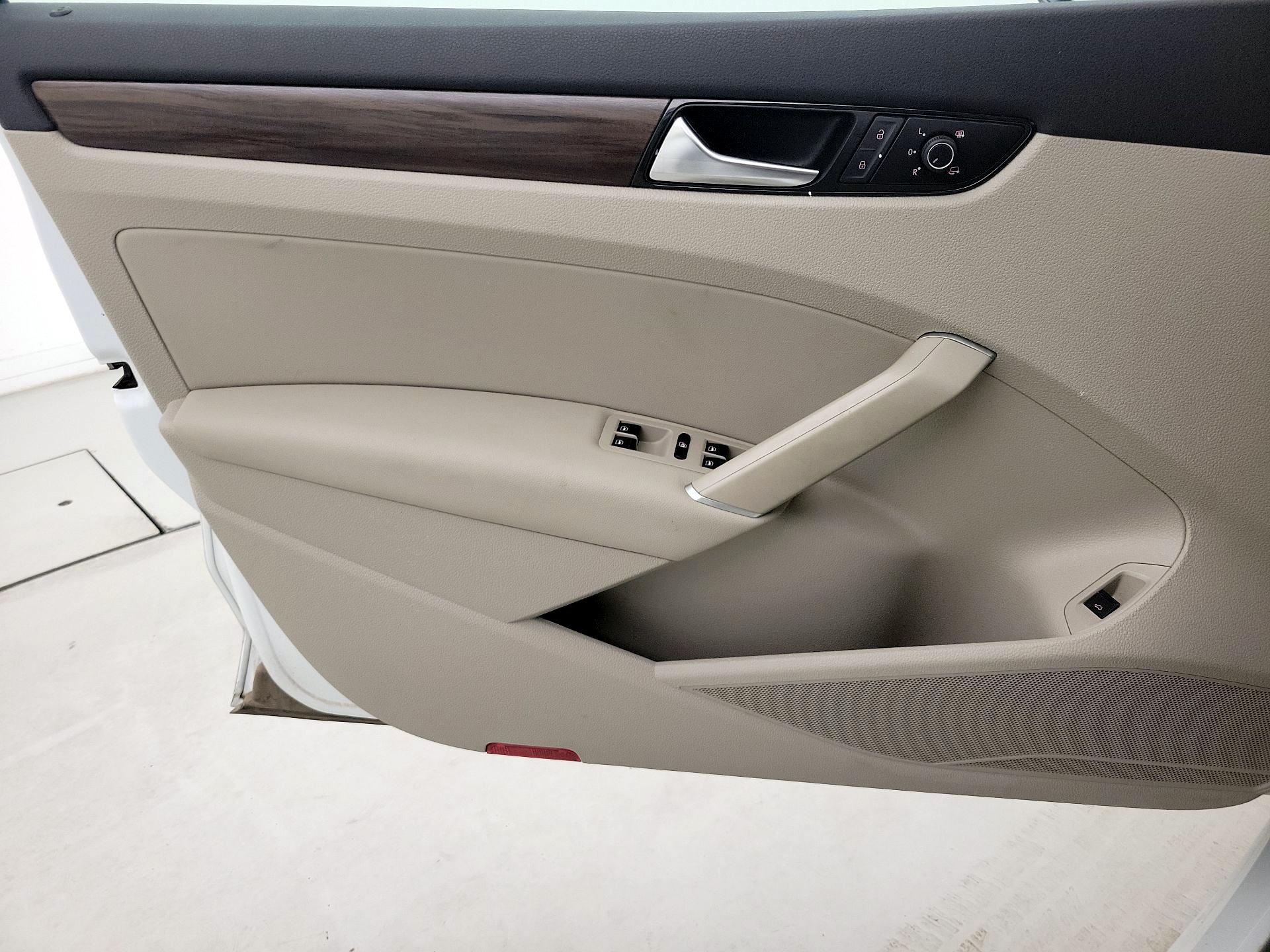 Thumbnail: 2020 Volkswagen Passat - 12