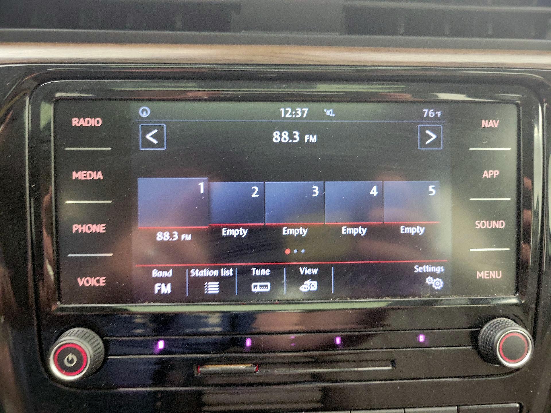 Thumbnail: 2020 Volkswagen Passat - 16