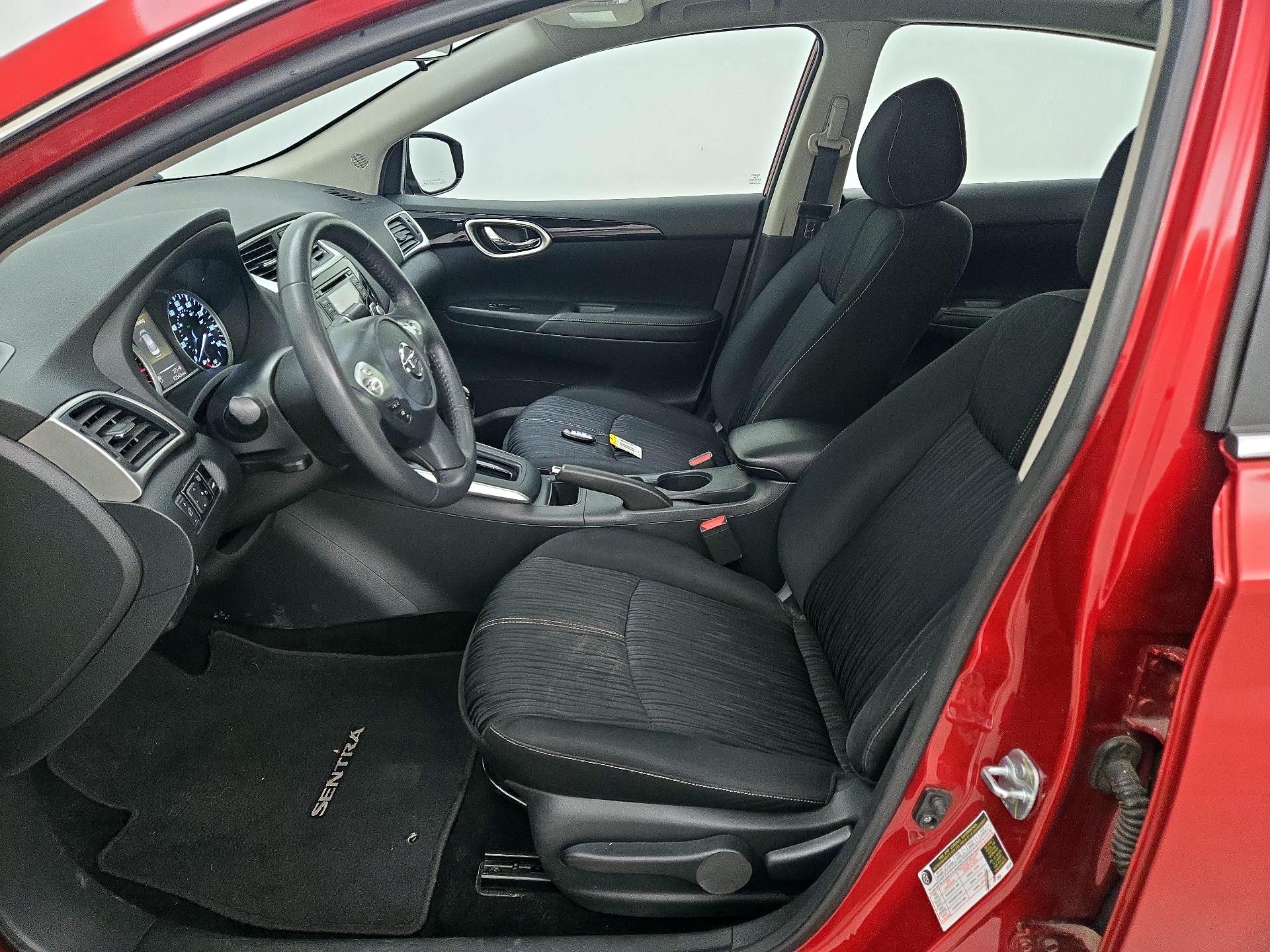 Thumbnail: 2016 Nissan Sentra - 11