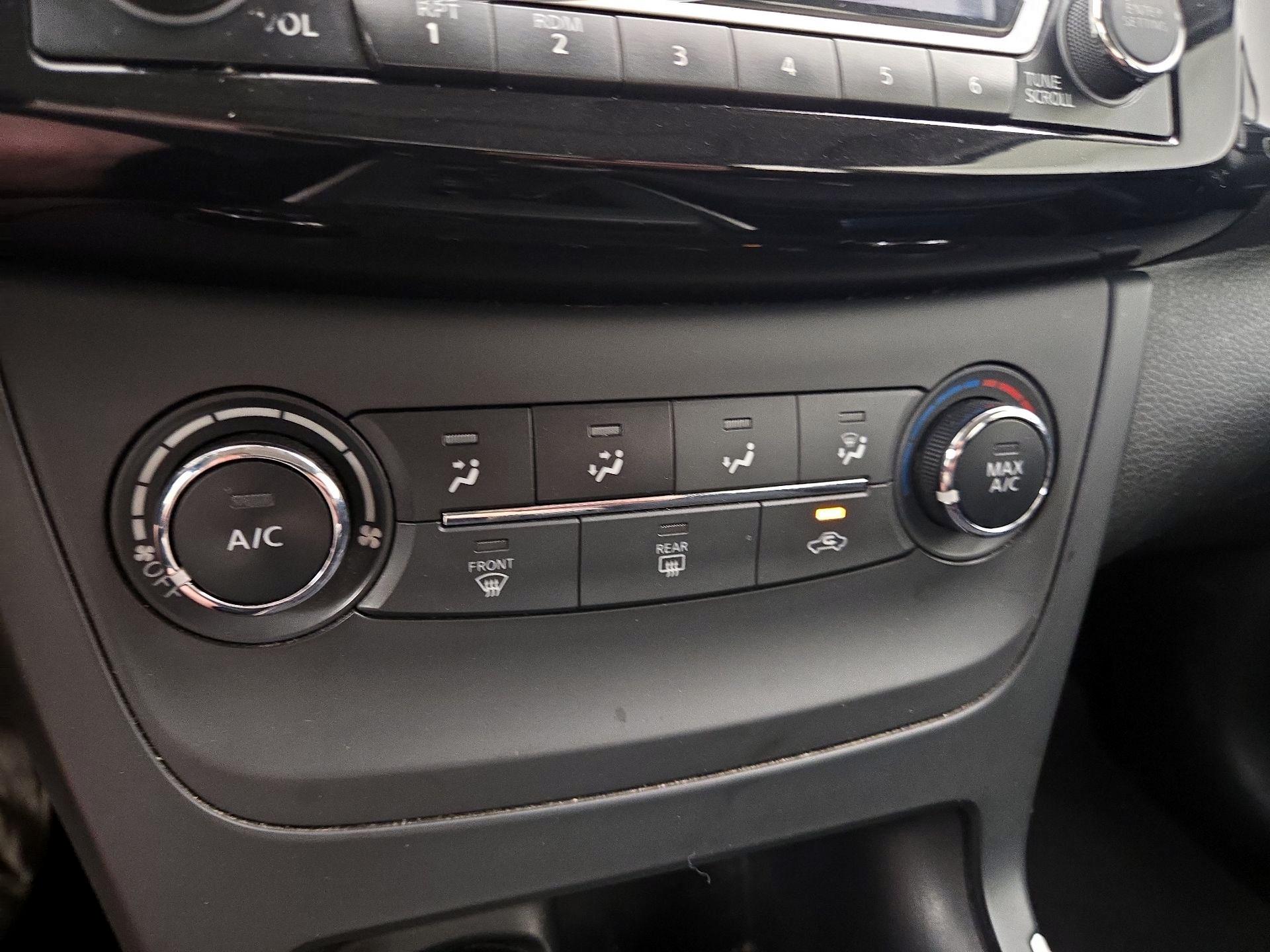 Thumbnail: 2016 Nissan Sentra - 16