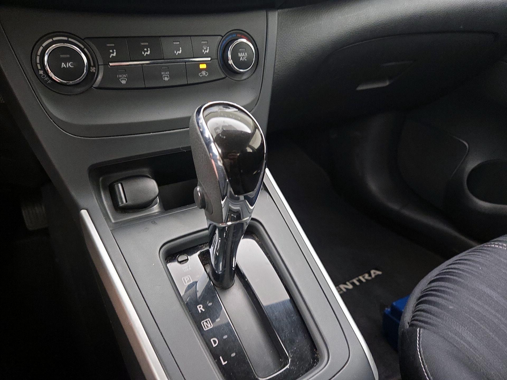 Thumbnail: 2016 Nissan Sentra - 17
