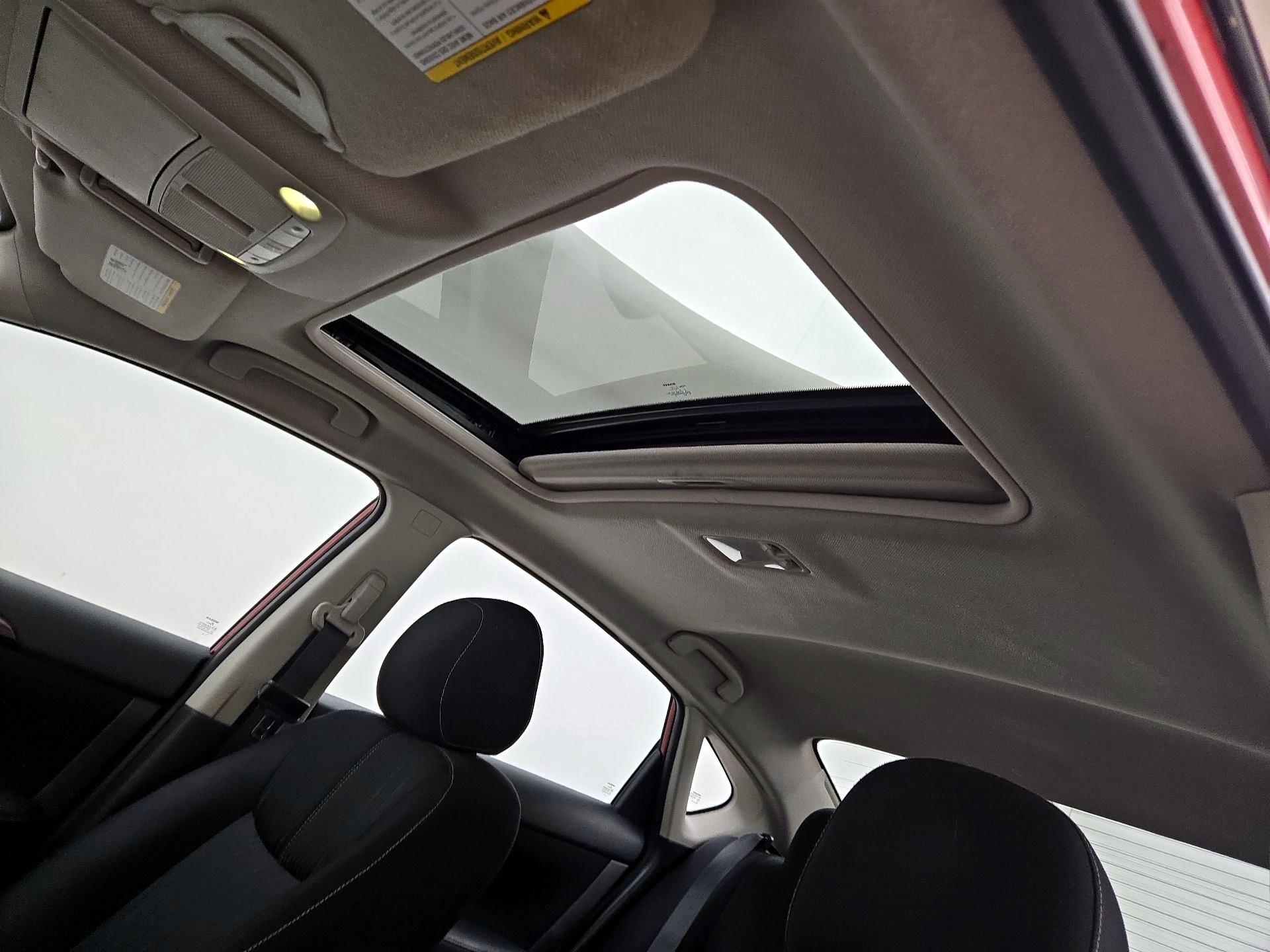 Thumbnail: 2016 Nissan Sentra - 19
