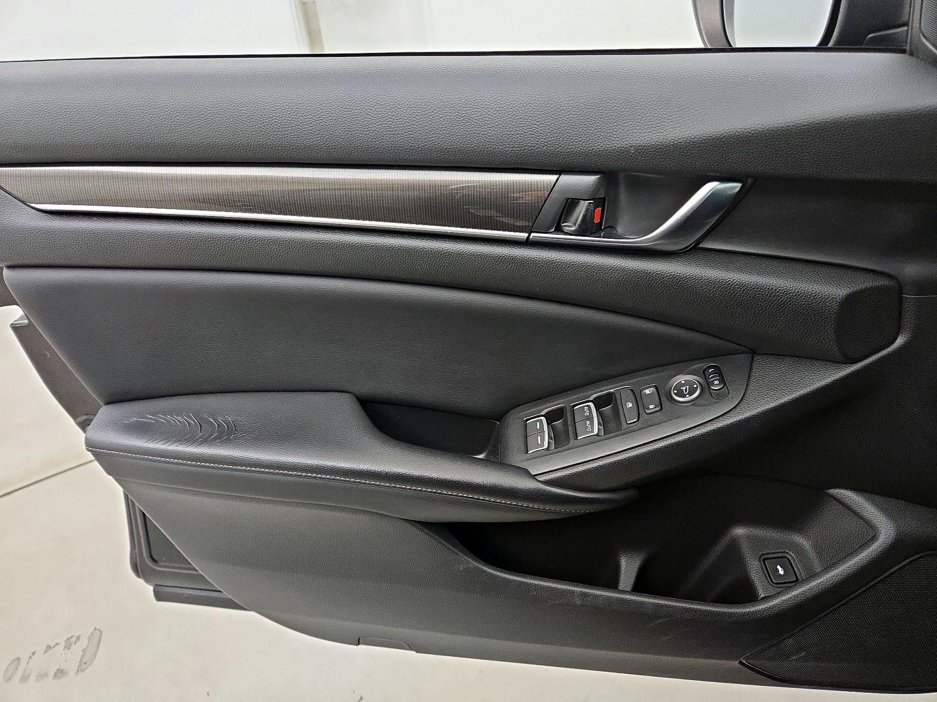 Thumbnail: 2018 Honda Accord - 12