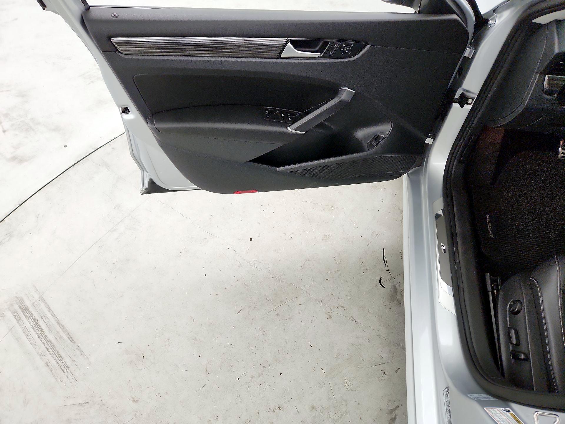 Thumbnail: 2020 Volkswagen Passat - 12