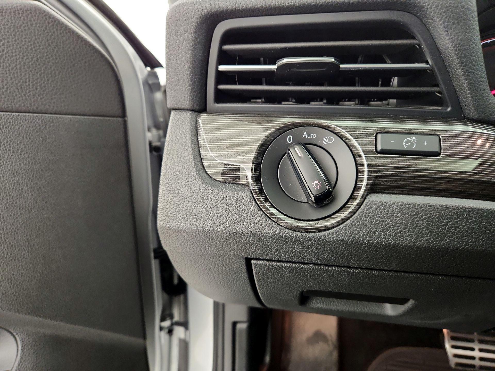 Thumbnail: 2020 Volkswagen Passat - 13