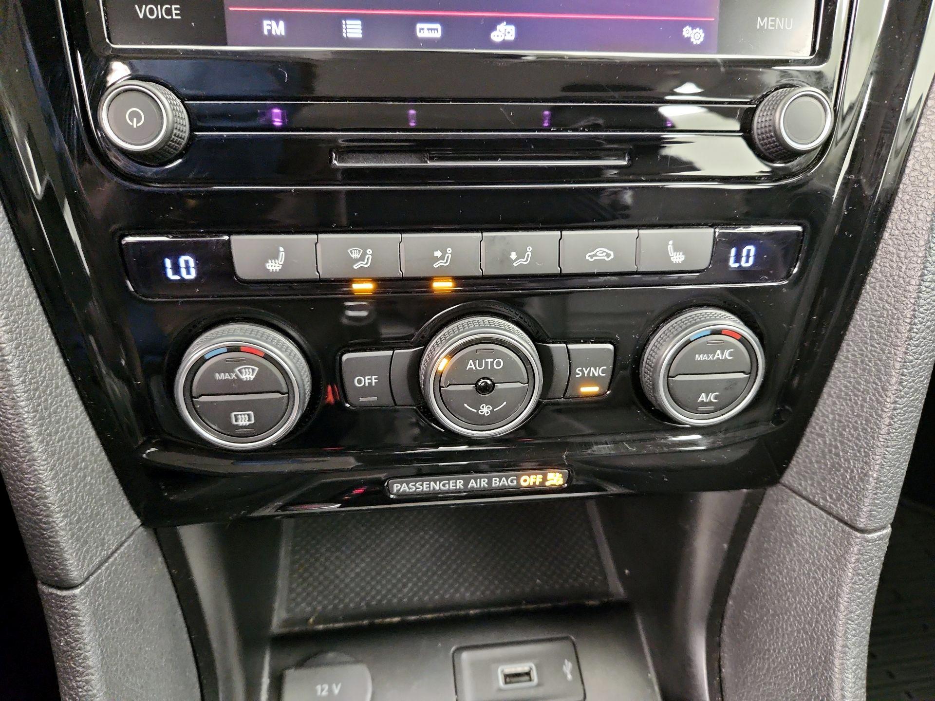 Thumbnail: 2020 Volkswagen Passat - 16