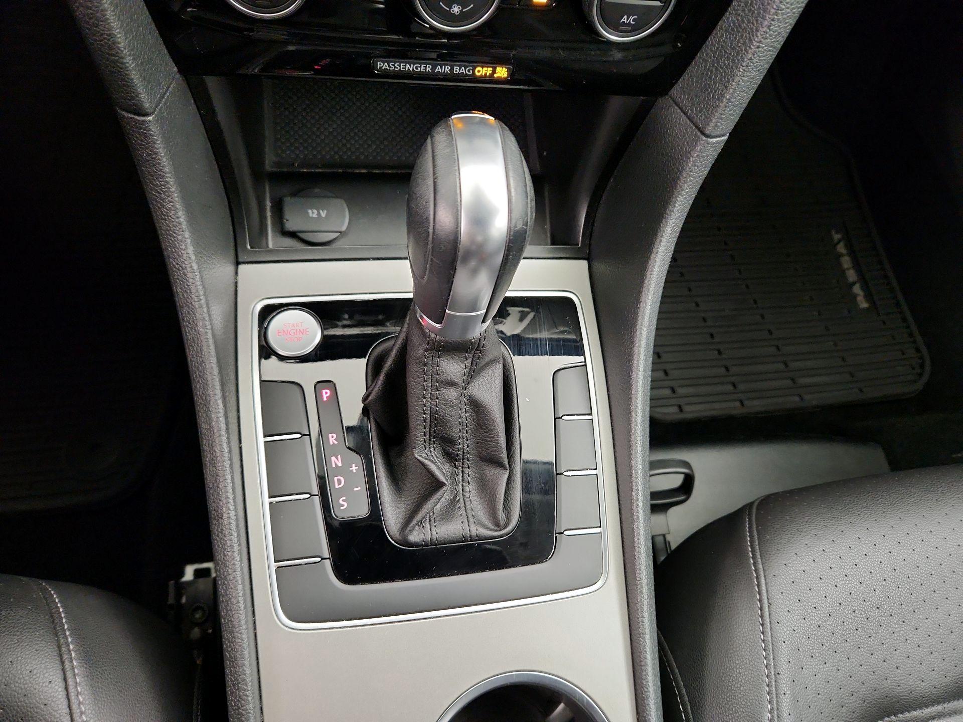 Thumbnail: 2020 Volkswagen Passat - 17