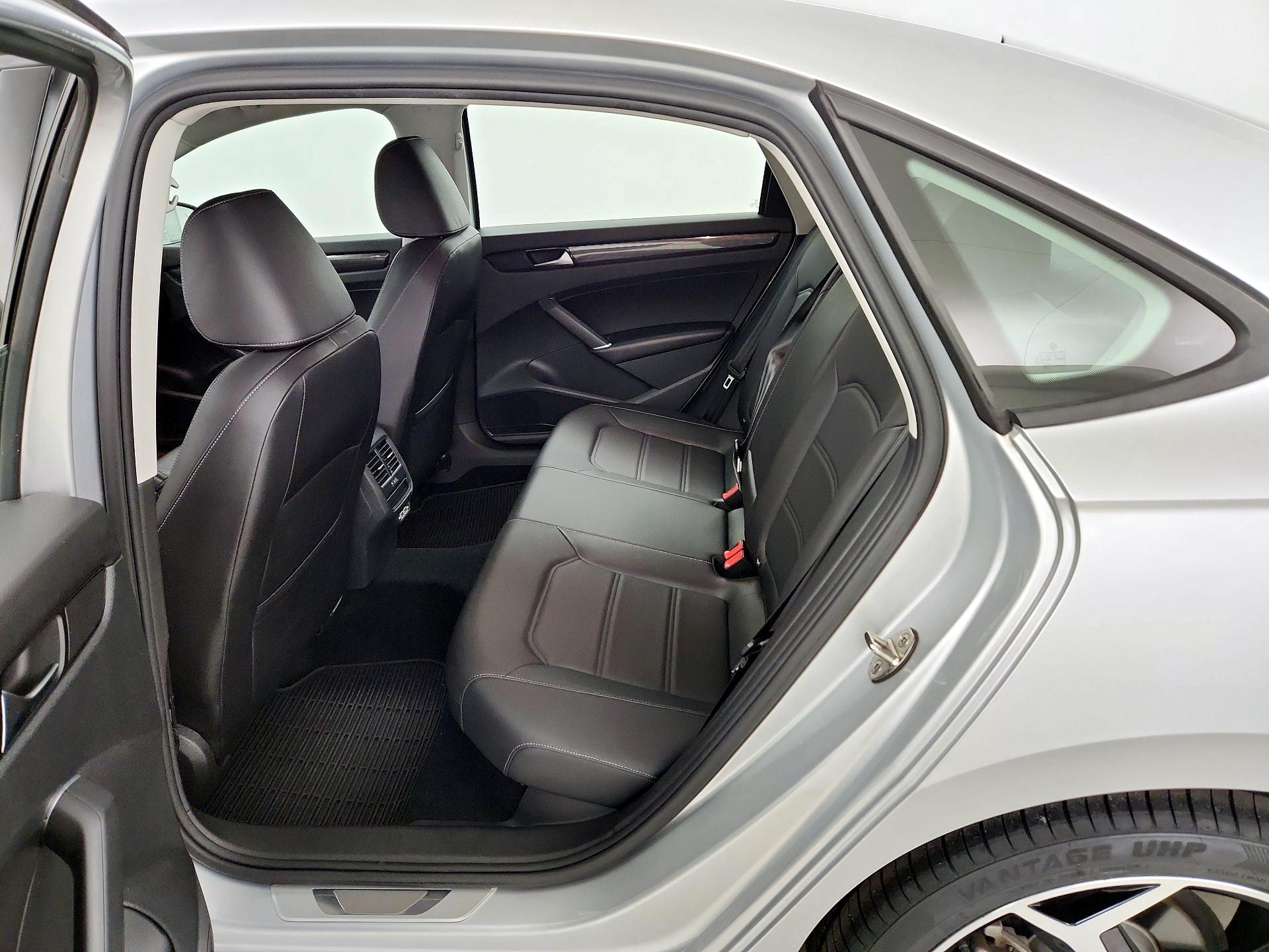 Thumbnail: 2020 Volkswagen Passat - 20