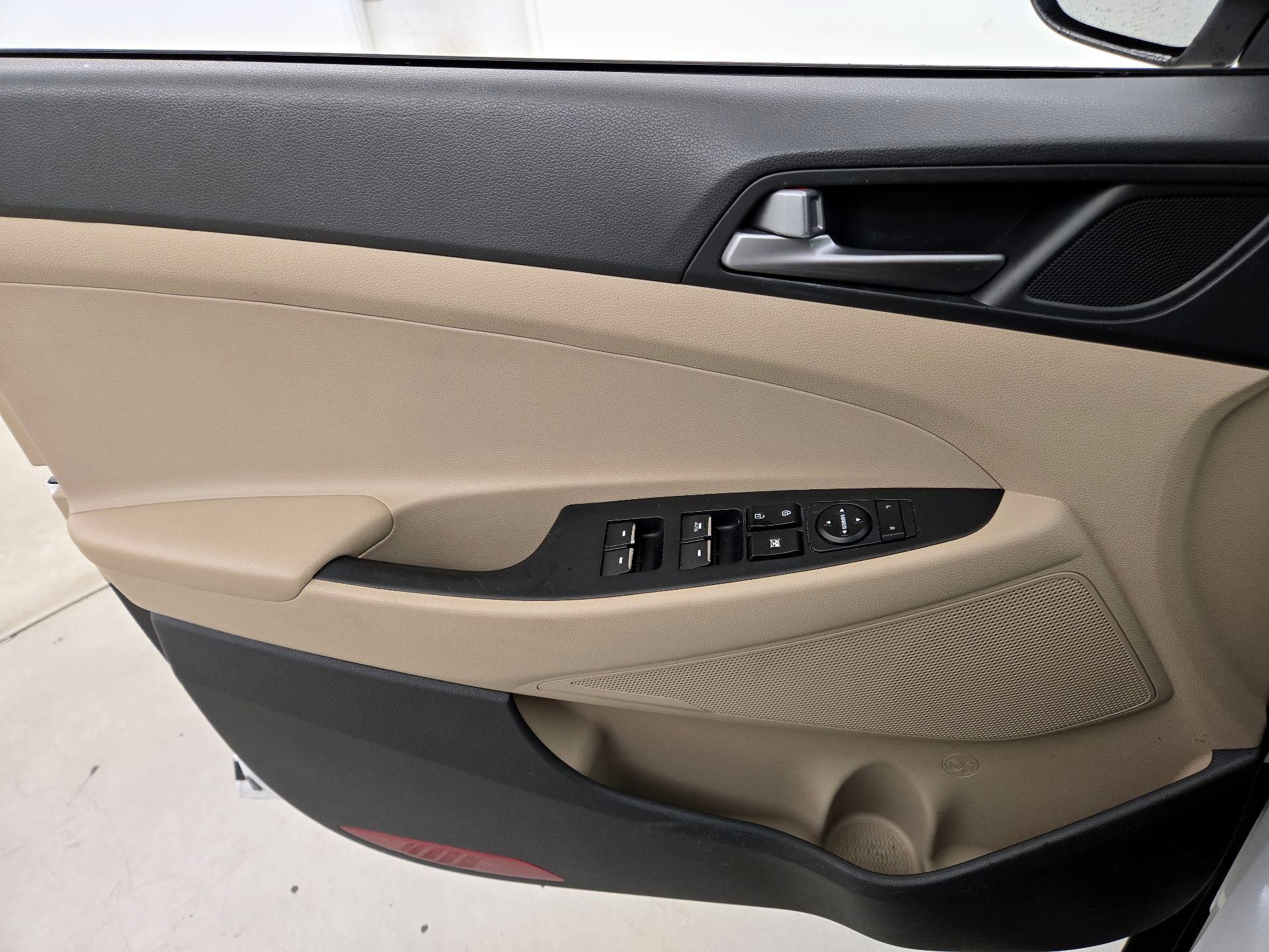 Thumbnail: 2016 Hyundai Tucson - 12