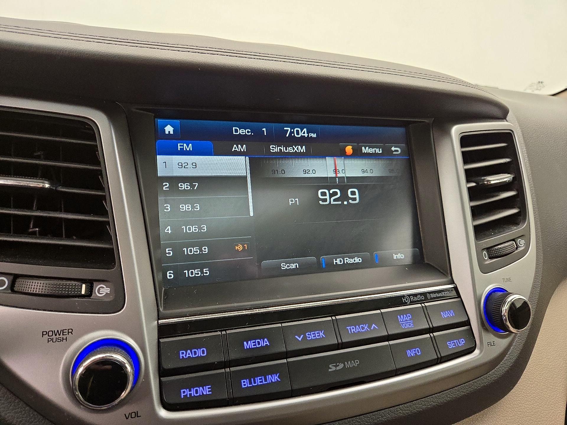 Thumbnail: 2016 Hyundai Tucson - 16