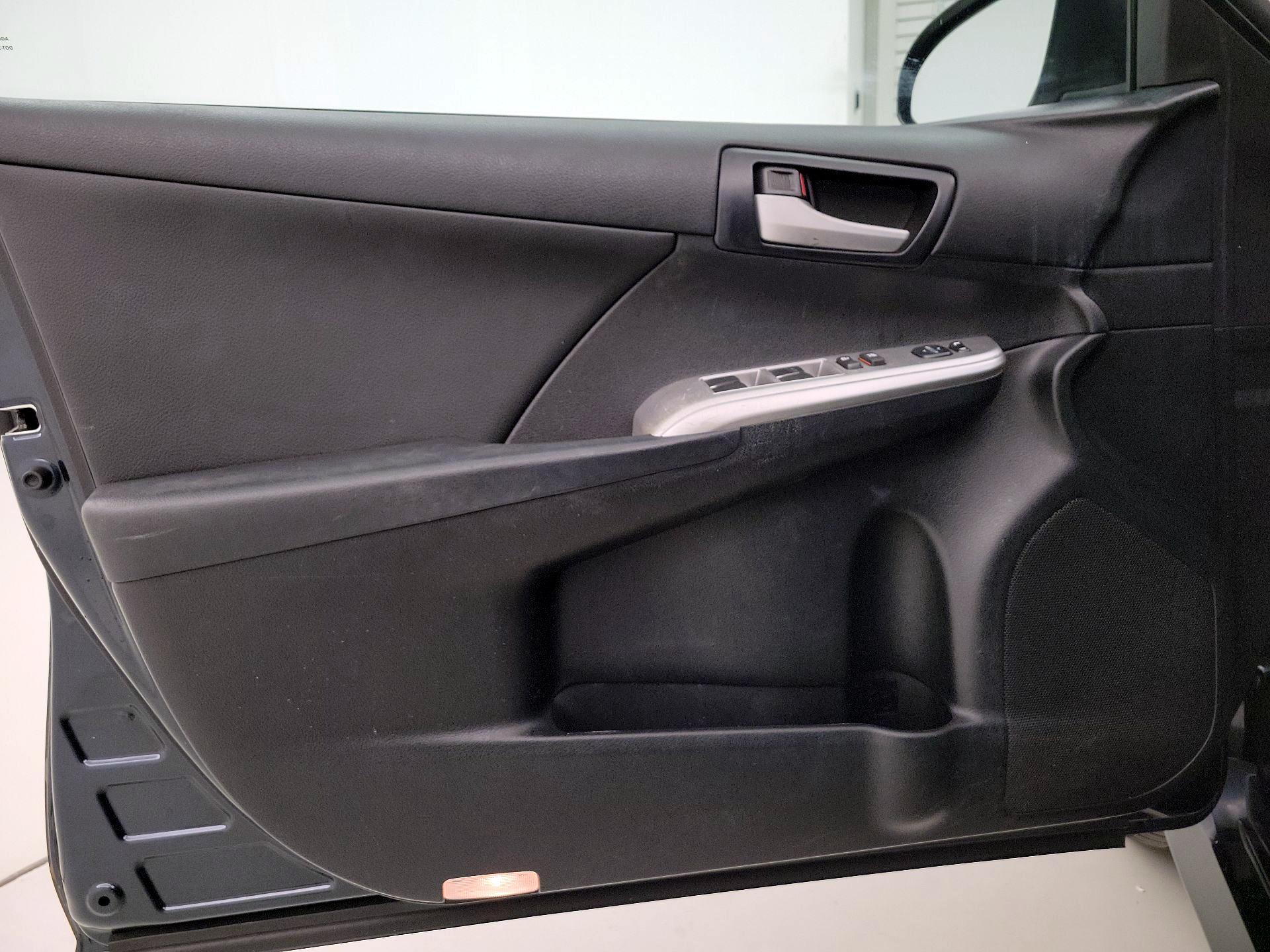 Thumbnail: 2014 Toyota Camry - 12