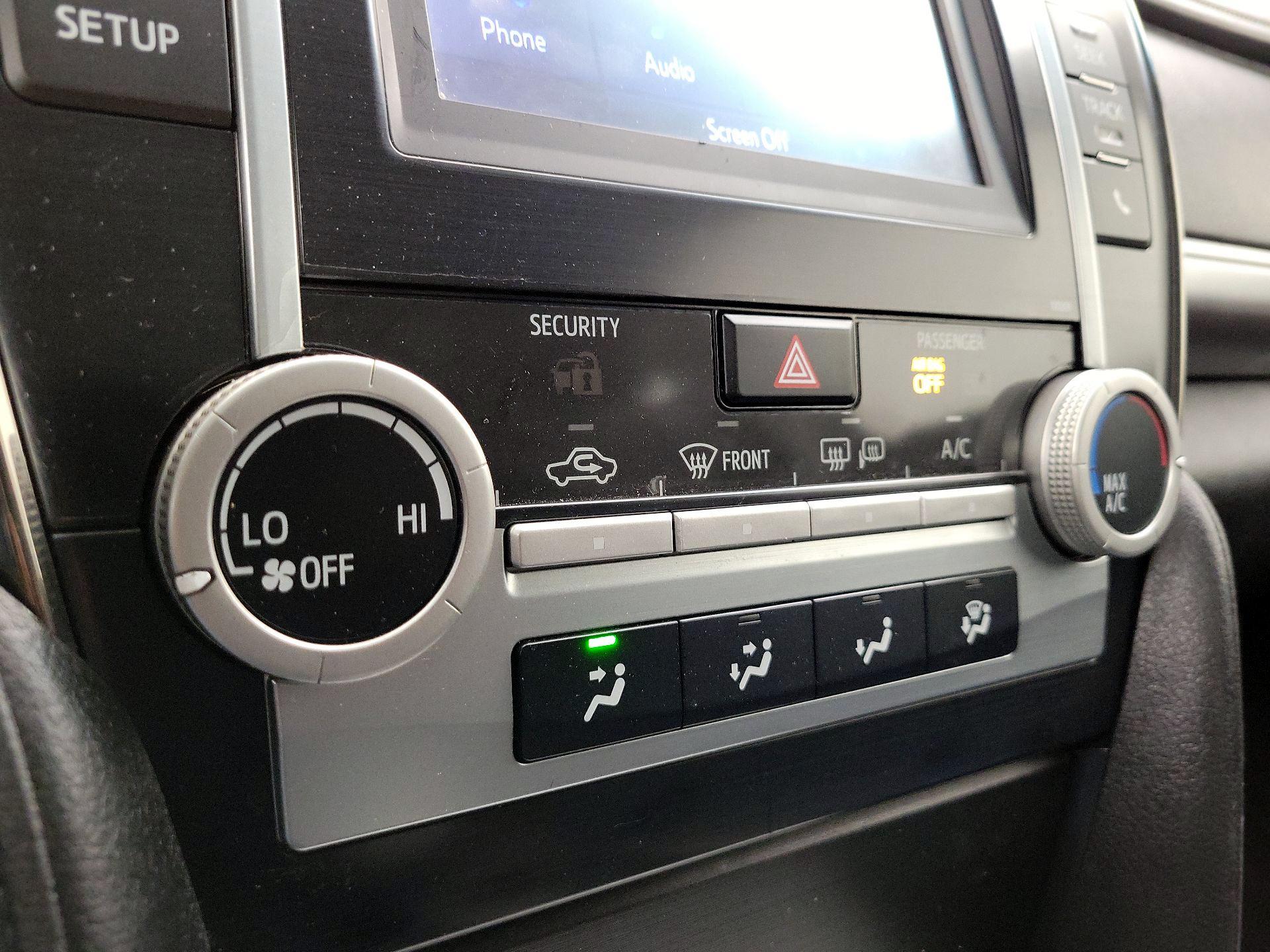 Thumbnail: 2014 Toyota Camry - 16