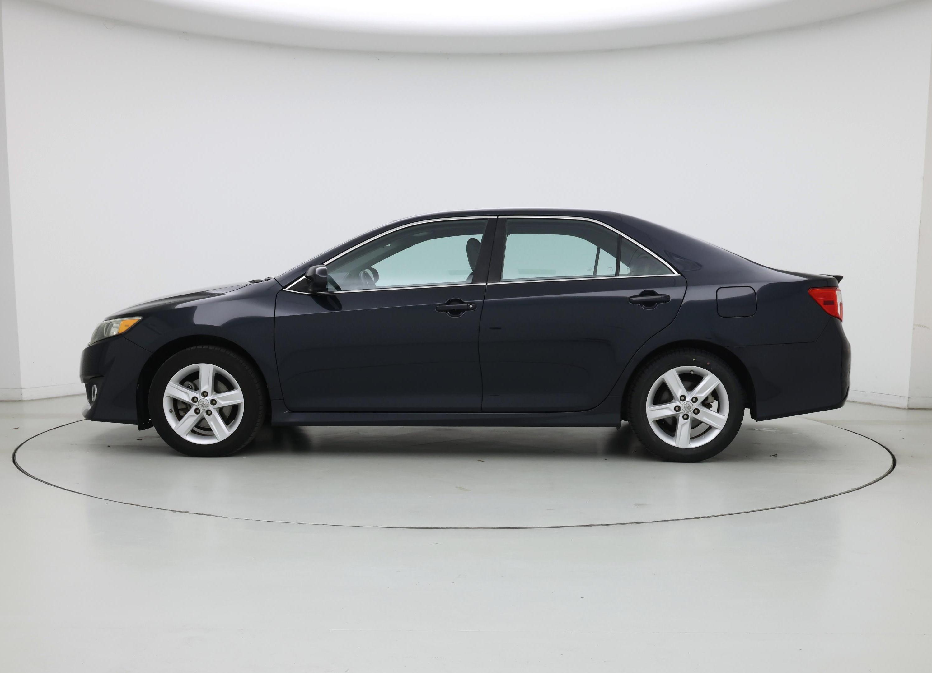 Thumbnail: 2014 Toyota Camry - 3