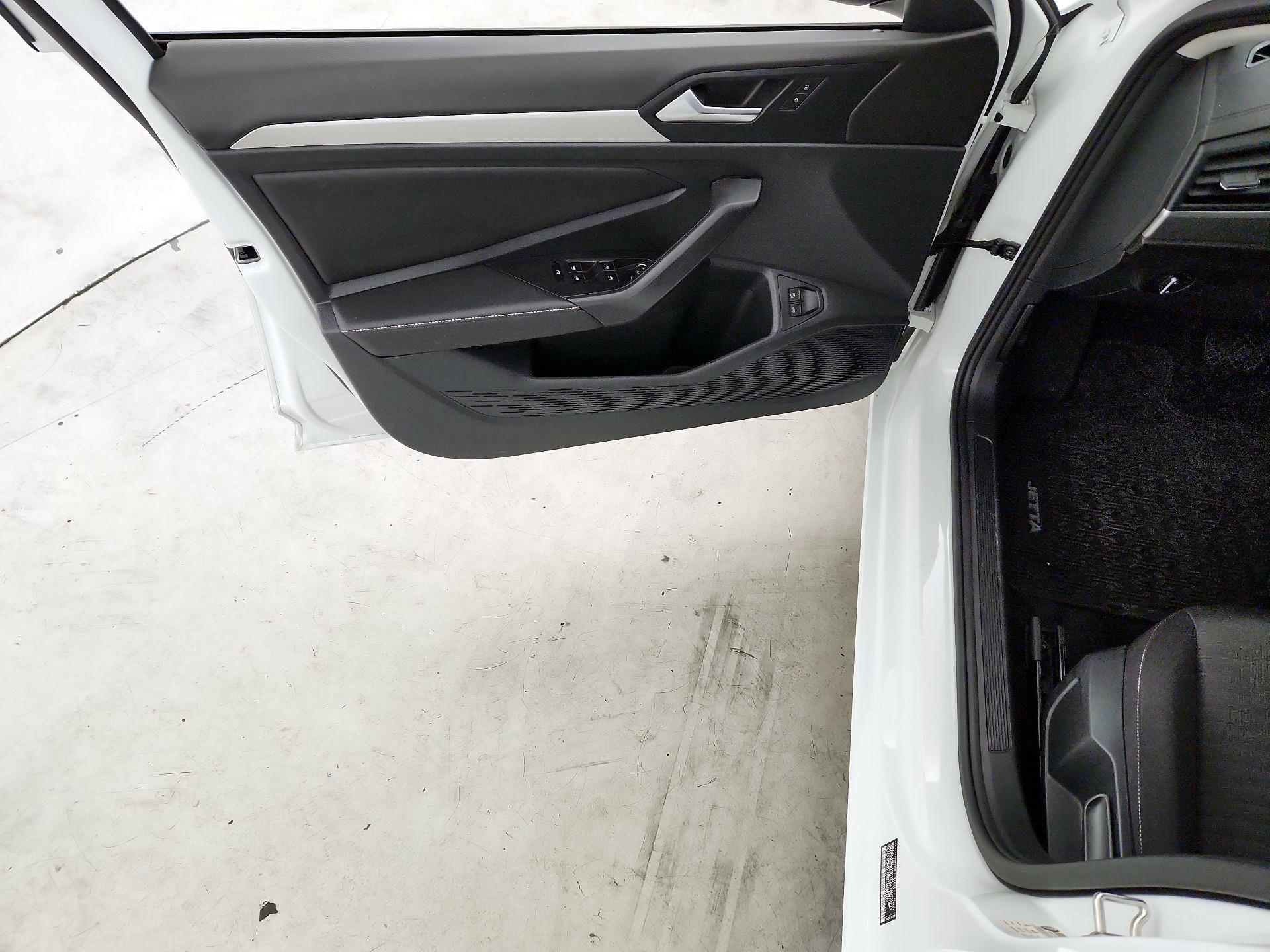 Thumbnail: 2024 Volkswagen Jetta - 12