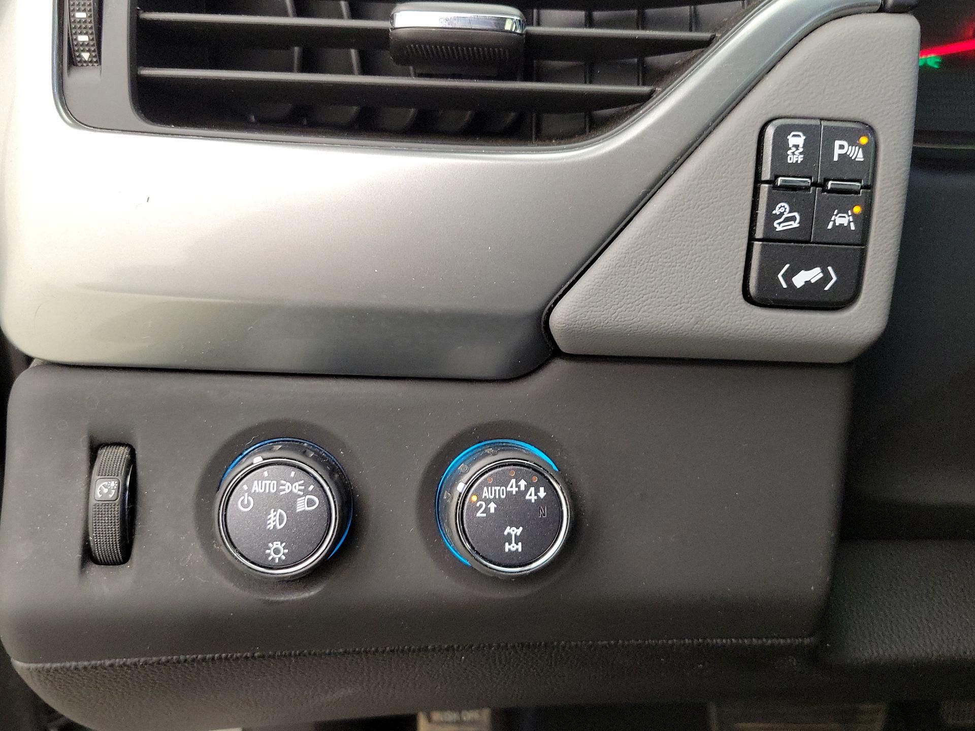 Thumbnail: 2018 Chevrolet Tahoe - 13