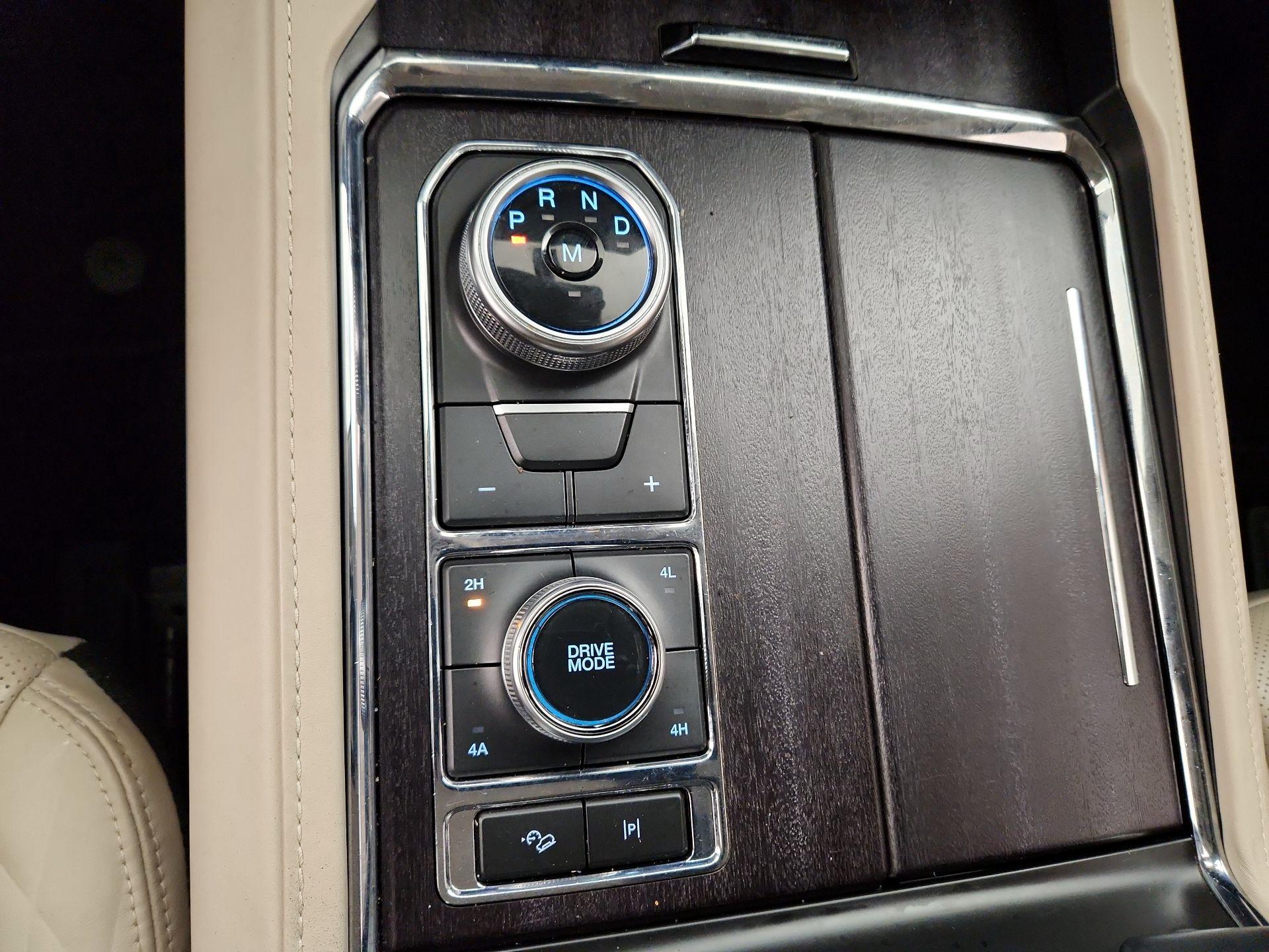 Thumbnail: 2022 Ford Expedition - 18