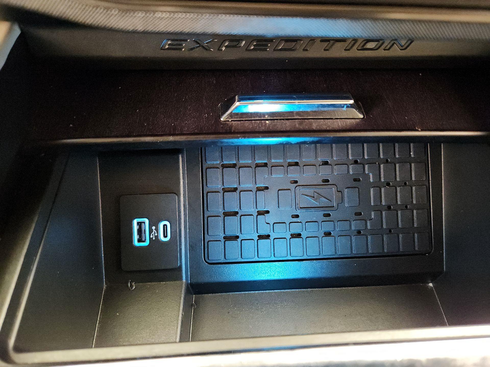 Thumbnail: 2022 Ford Expedition - 19