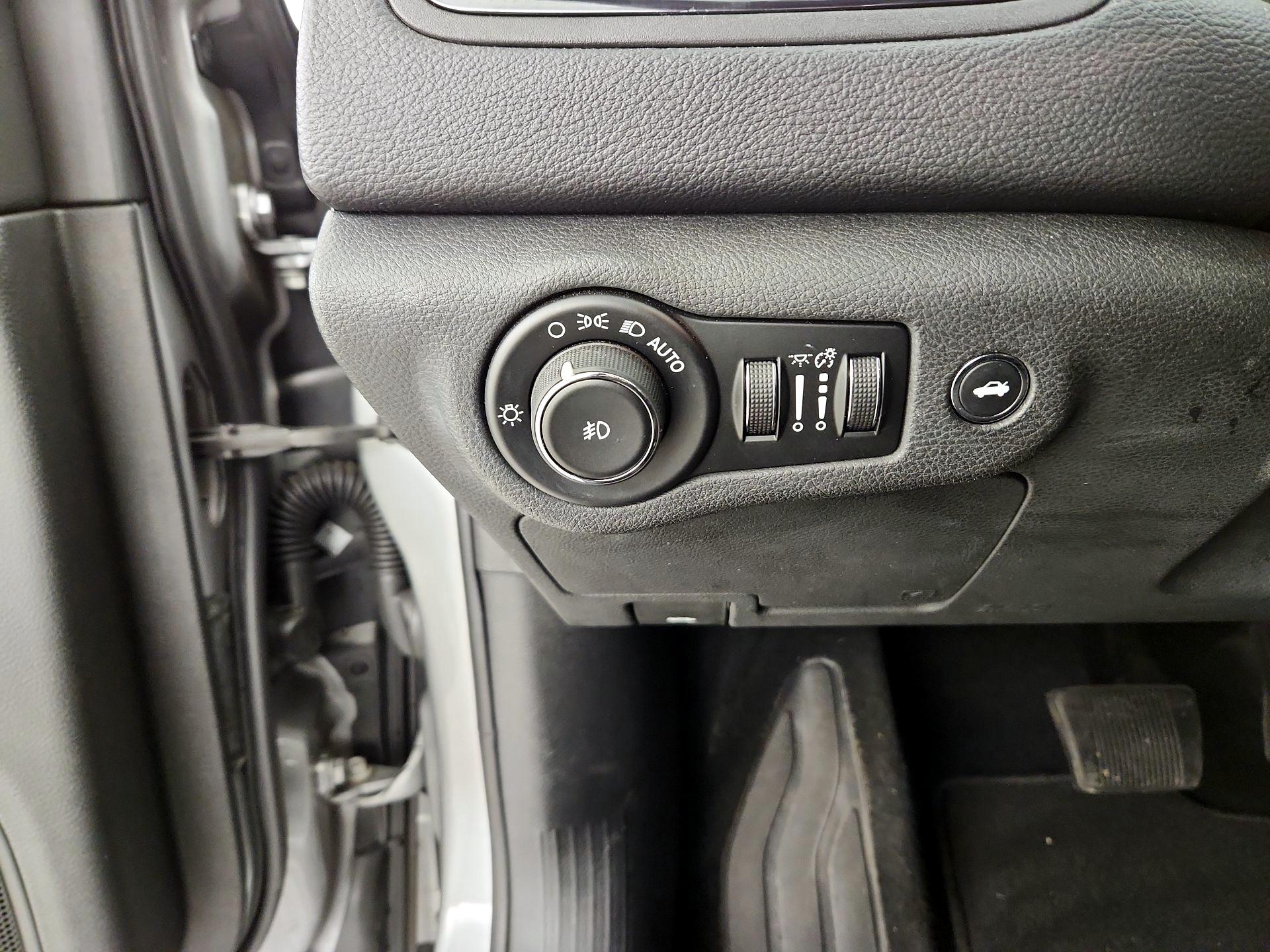 Thumbnail: 2015 Chrysler 200 - 13