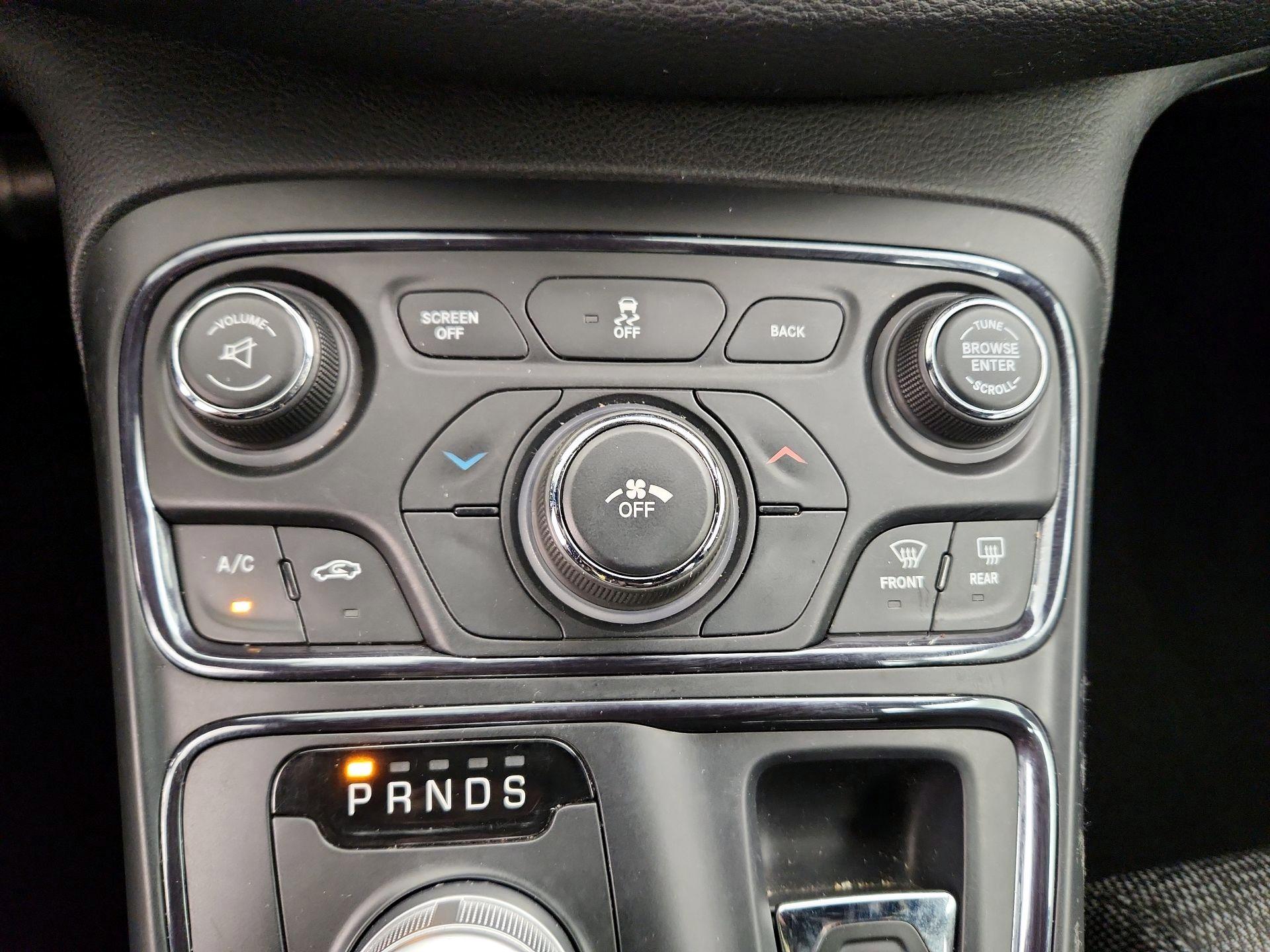 Thumbnail: 2015 Chrysler 200 - 15