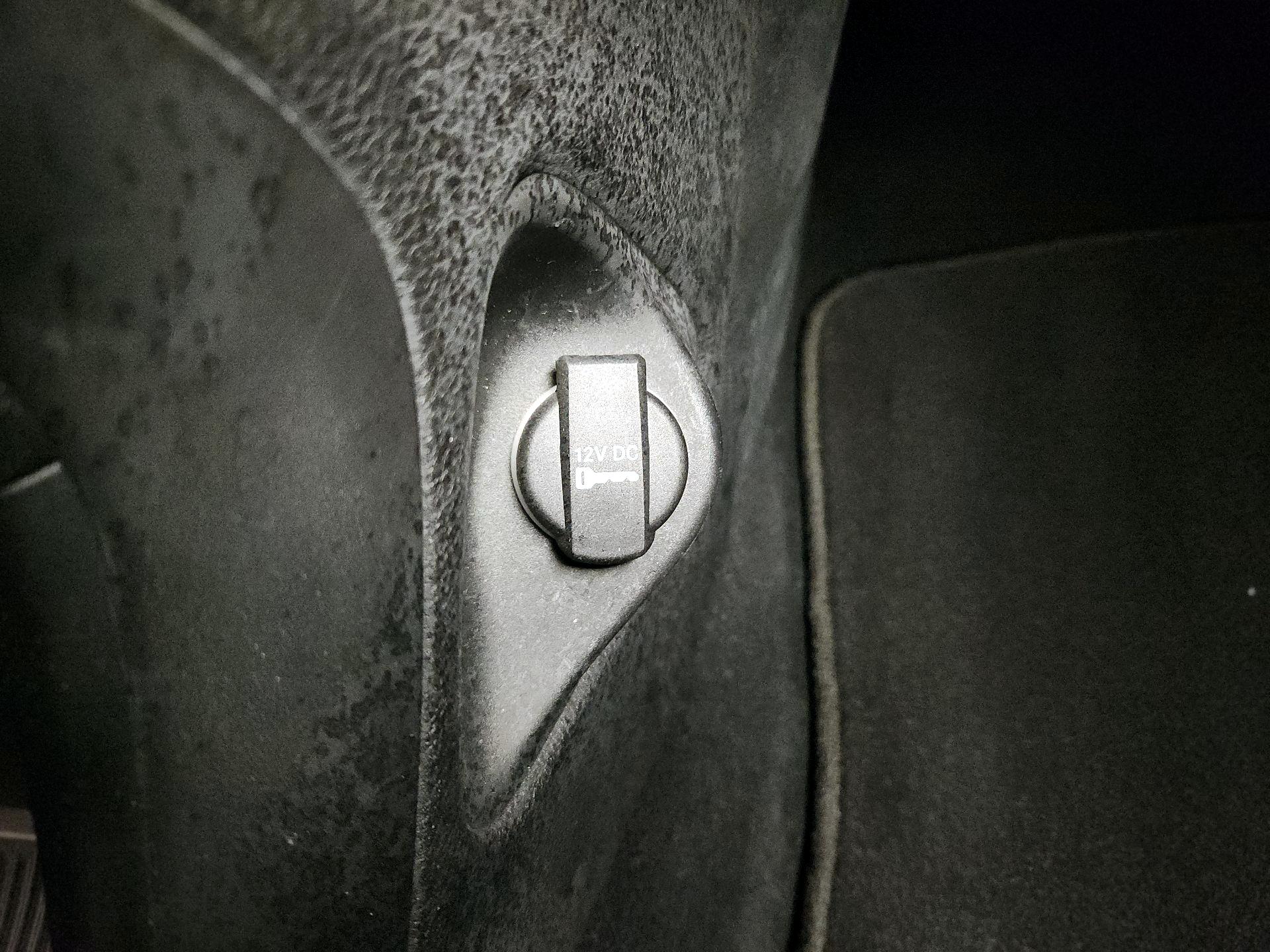 Thumbnail: 2015 Chrysler 200 - 17