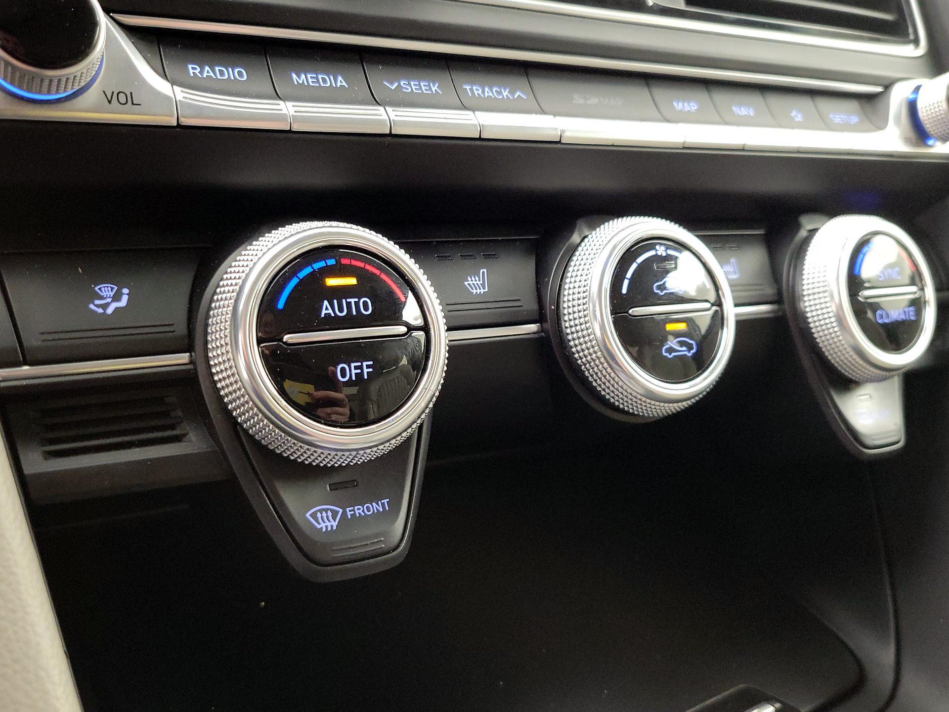 Thumbnail: 2020 Genesis G70 - 16