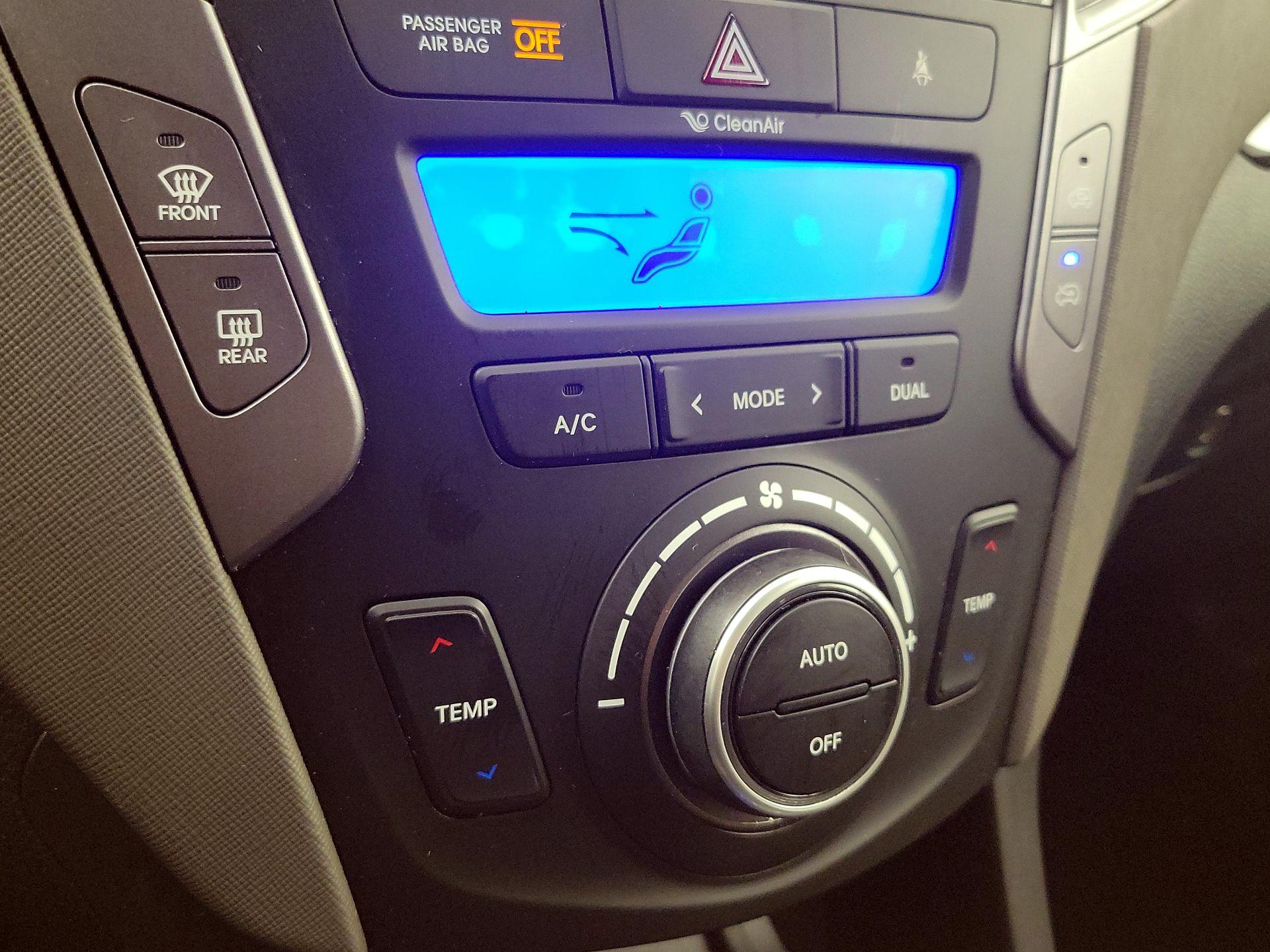 Thumbnail: 2015 Hyundai Santa Fe - 16