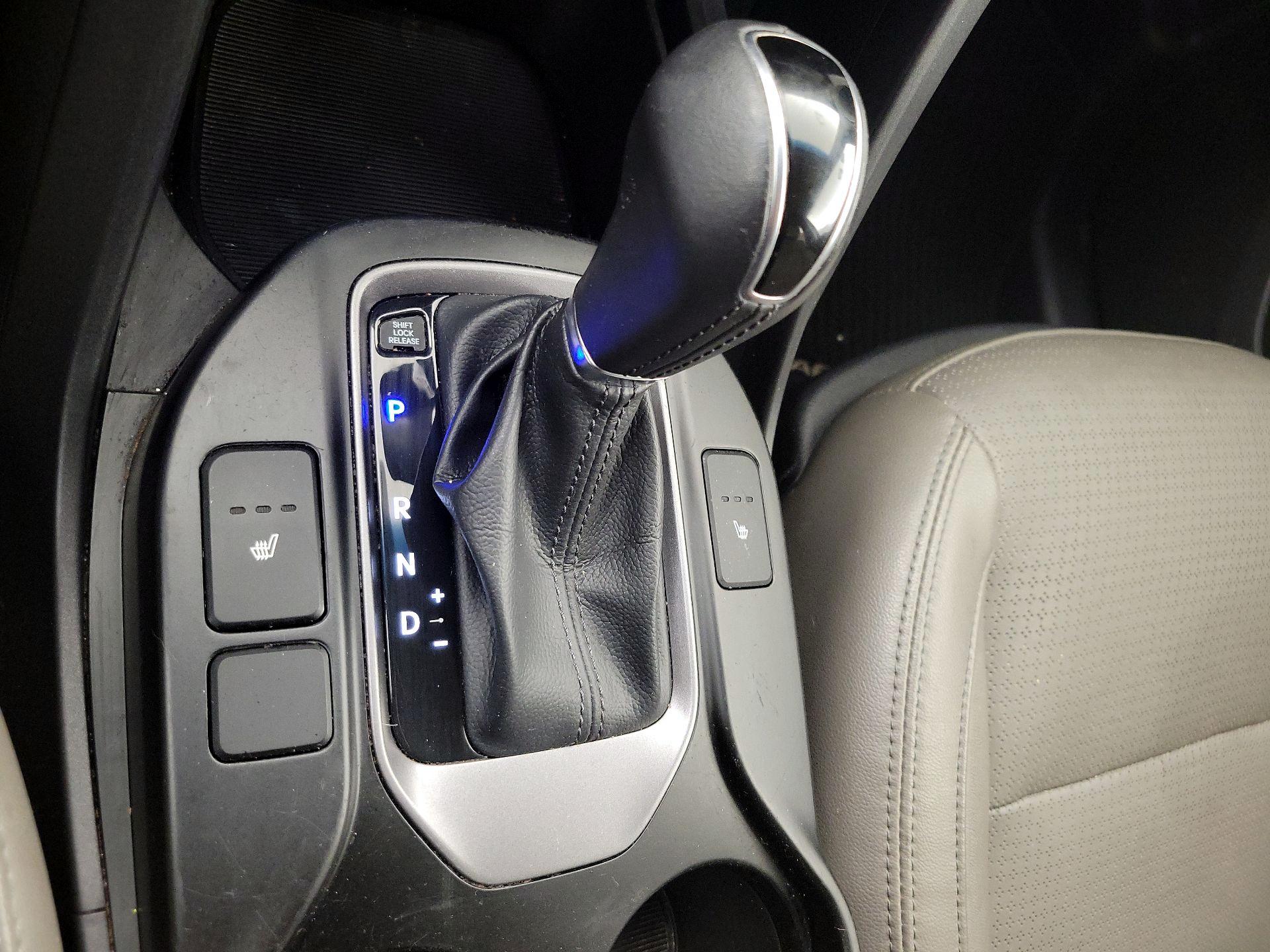 Thumbnail: 2015 Hyundai Santa Fe - 17