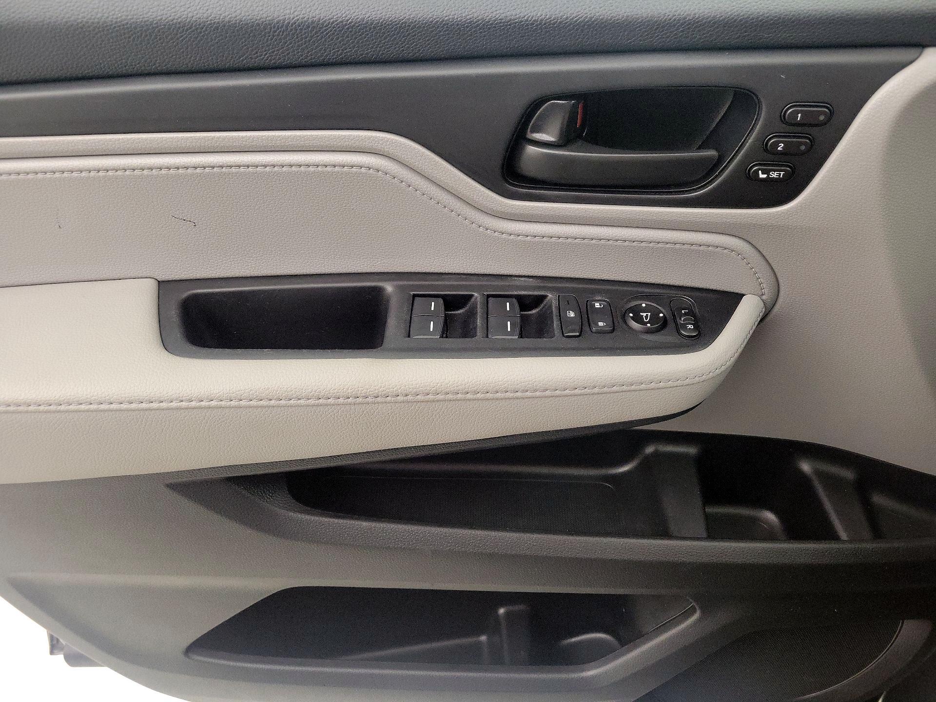 Thumbnail: 2019 Honda Odyssey - 12