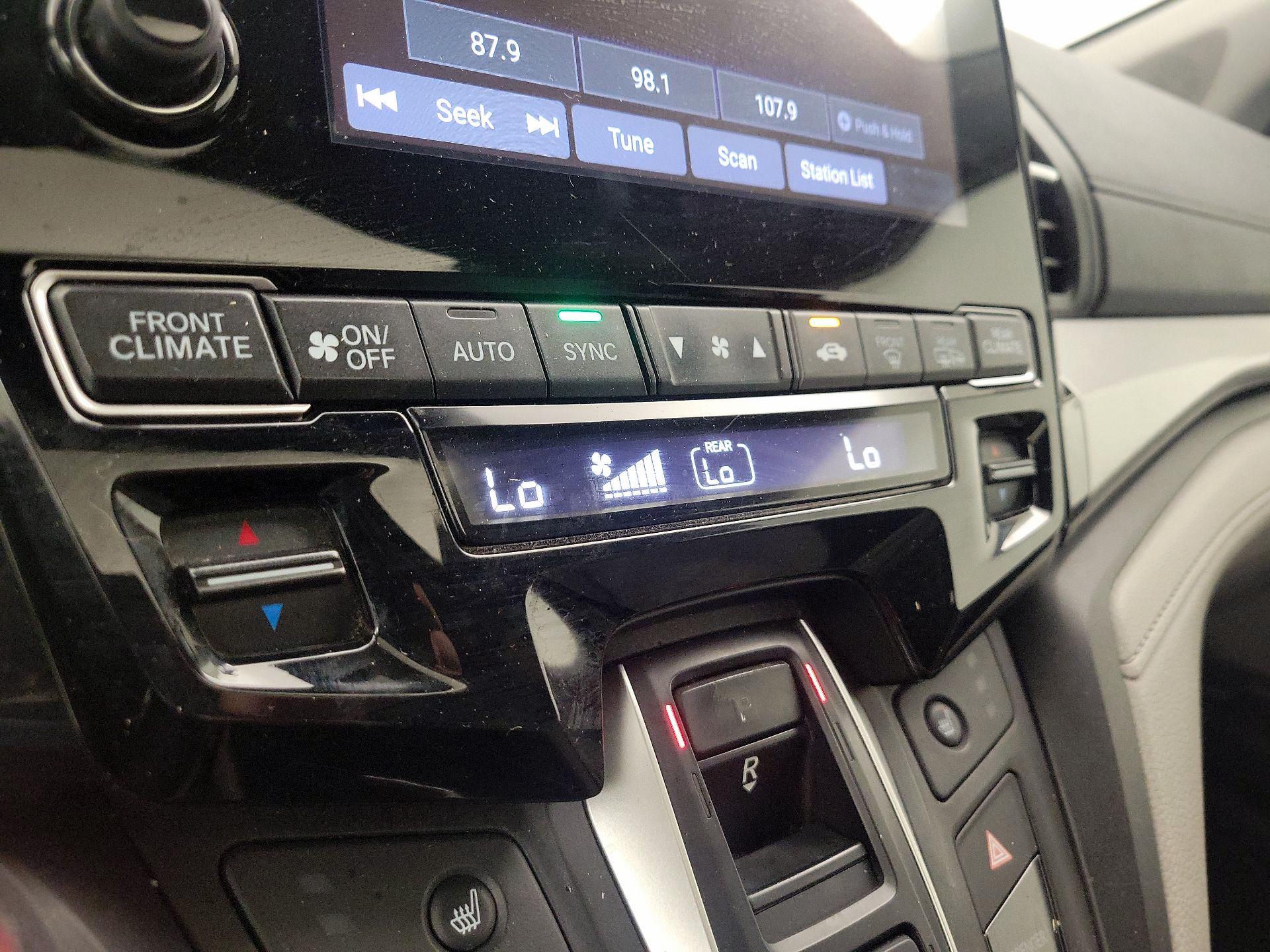 Thumbnail: 2019 Honda Odyssey - 16