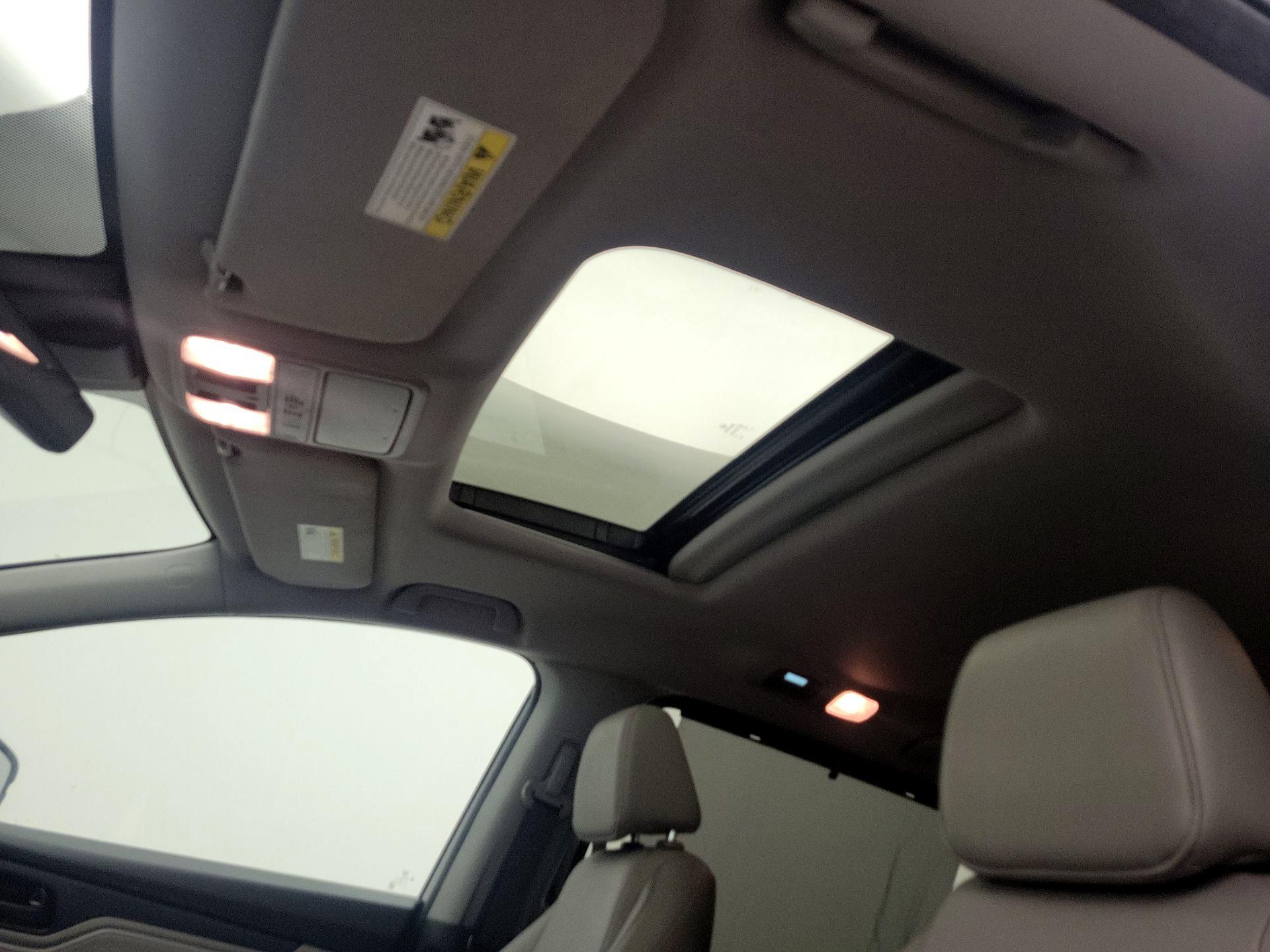 Thumbnail: 2019 Honda Odyssey - 18