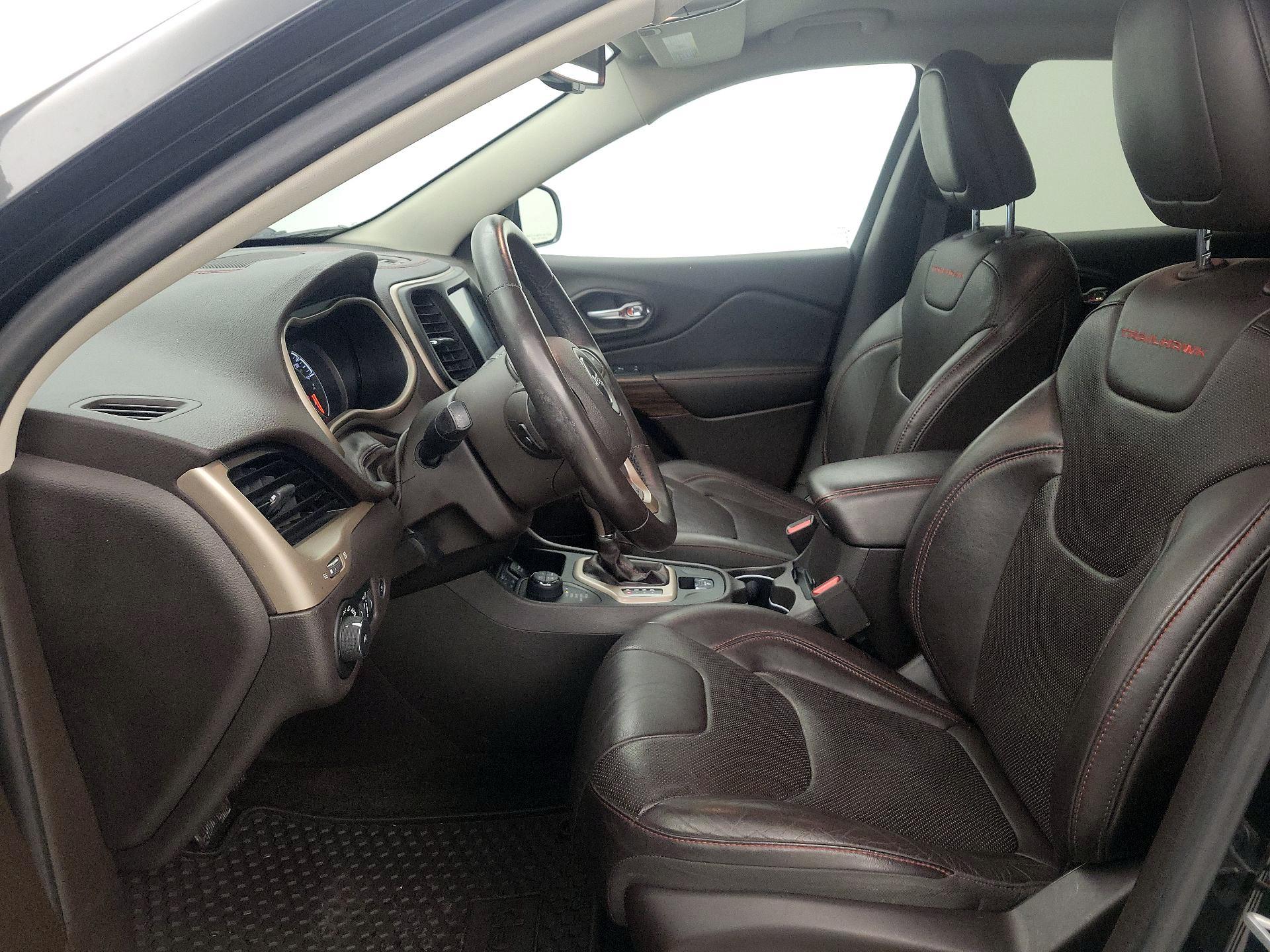 Thumbnail: 2017 Jeep Cherokee - 11